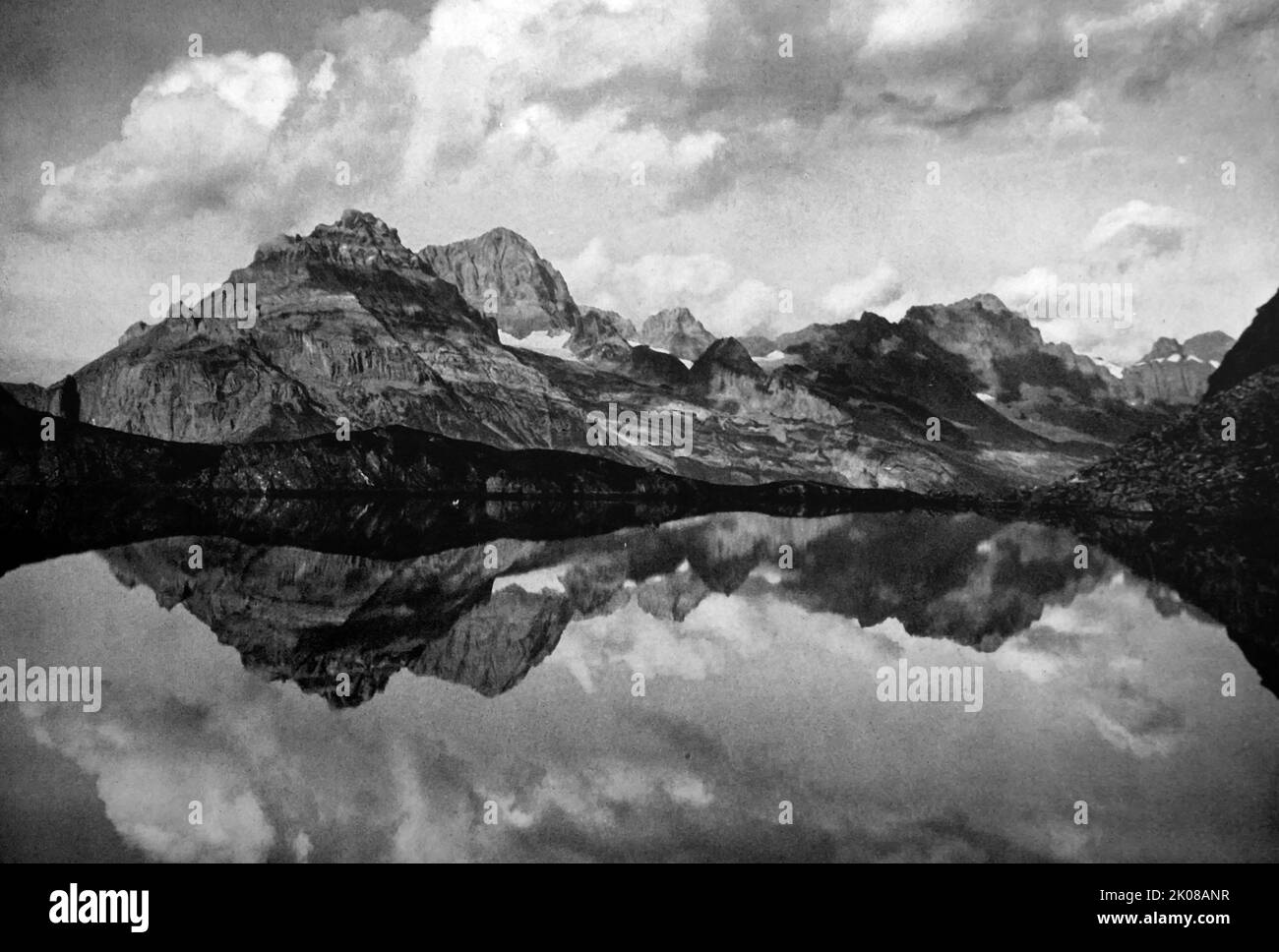 Fotografien von Bergen in der Schweiz, um 1941-1944, betitelt 'am Bristensee' von J. Gaberell Thalwil Stockfoto