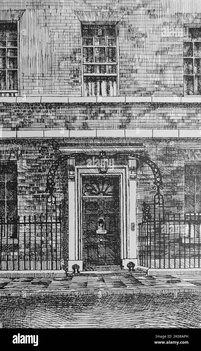 10 Downing Street in London, im Vereinigten Königreich auch umgangssprachlich als Nummer 10 bekannt, ist der offizielle Wohnsitz und das Exekutivbüro des ersten Lord of the Treasury, in der Regel auch, per Konvention, des Premierministers des Vereinigten Königreichs. Zusammen mit dem angrenzenden Kabinett Office in 70 Whitehall ist es der Sitz der Regierung des Vereinigten Königreichs. Abbildung 1950 Stockfoto