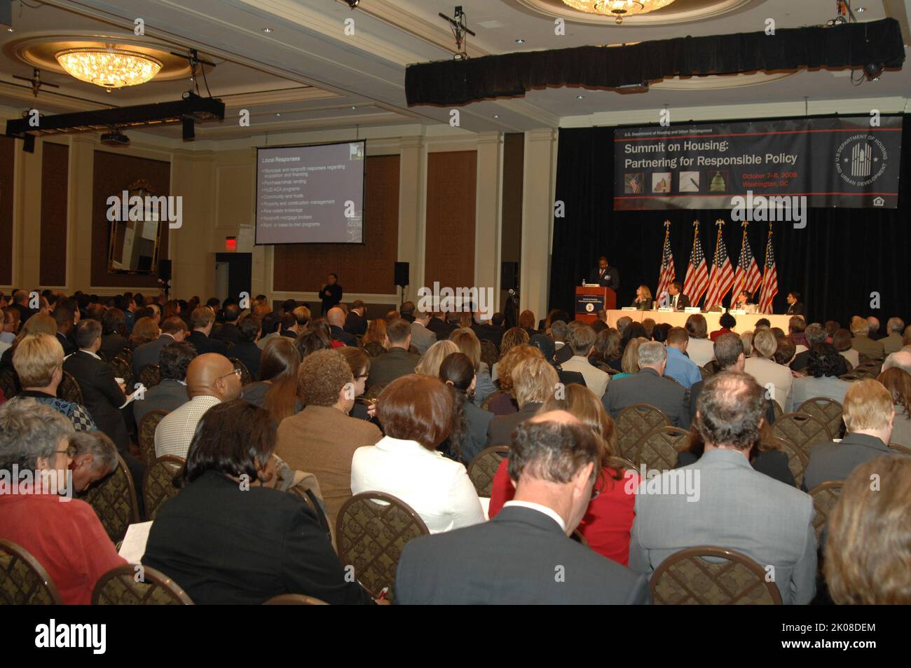 Housing Summit – vom HUD gesponserter Gipfel zum Thema Wohnen, „Partnering for Responsible Policy“, im Mandarin Hotel, Washington, D.C. Thema des Housing Summit: HUD-gesponserter Wohnungsbaugipfel „Partnering for Responsible Policy“ im Mandarin Hotel, Washington, D.C. Stockfoto