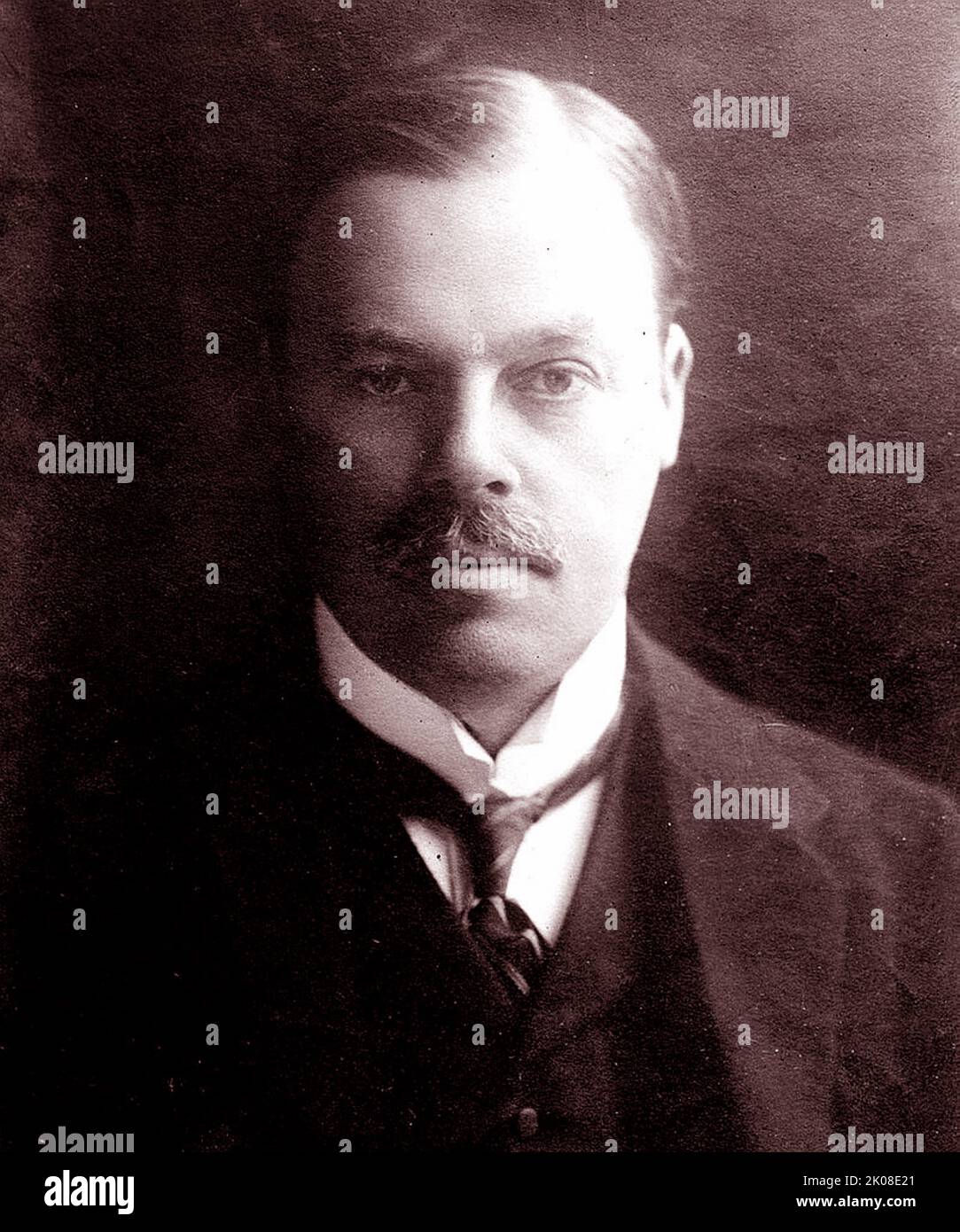 Harold Sidney Harmsworth, 1. Viscount Rothermere, (1868 - 1940) ein führender britischer Zeitungsbesitzer, der Associated Newspapers Ltd. Besaß. Er ist, wie sein Bruder Alfred Harmsworth, später Viscount Northcliffe, am bekanntesten für die Entwicklung der Daily Mail und des Daily Mirror. Rothermere war ein Pionier des populären Boulevardjournalismus. Stockfoto