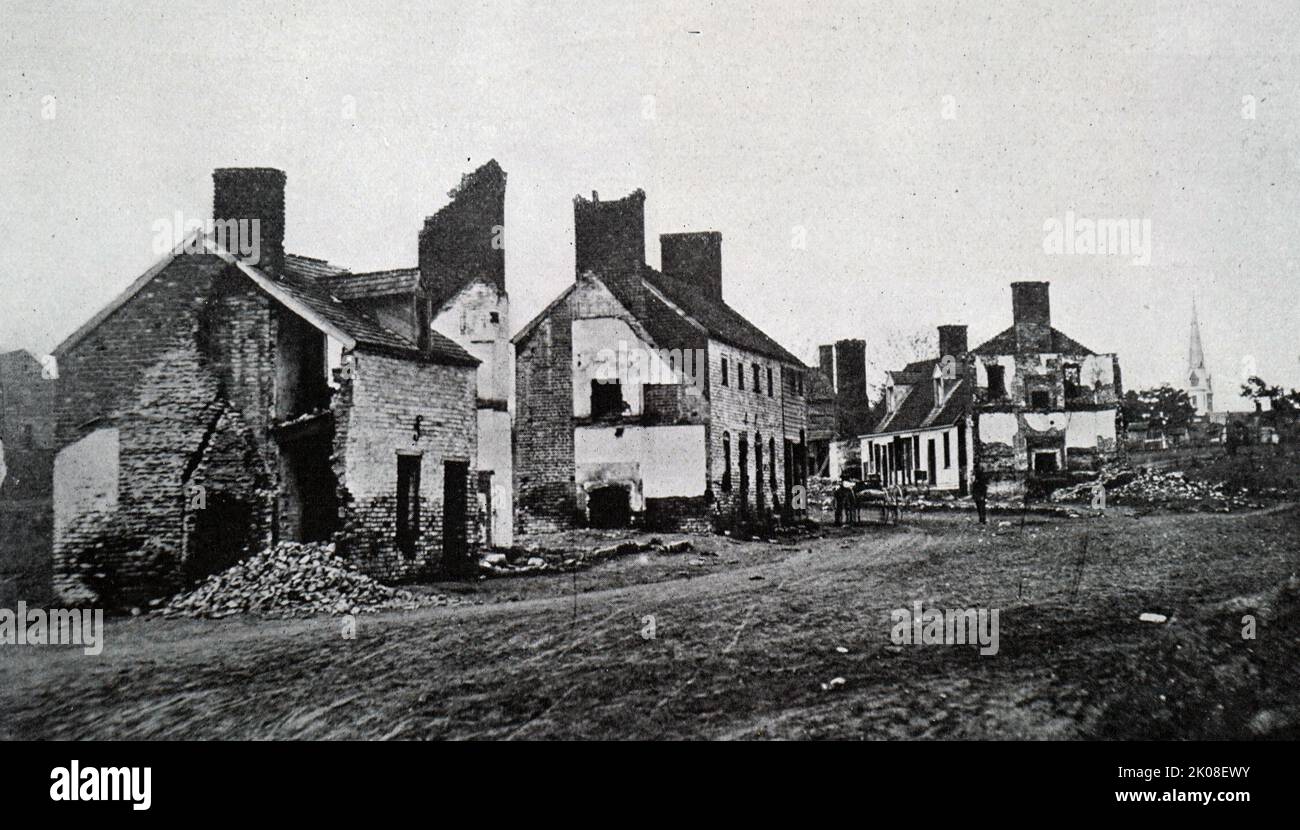 Ruinen in Fredericksburg nach der Schlacht. Die Schlacht von Fredericksburg wurde vom 11. Bis 15. Dezember 1862 in und um Fredericksburg, Virginia, im Eastern Theatre of the American Civil war (12. April 1861 - 9. Mai 1865) ausgetragen, einem Bürgerkrieg in den Vereinigten Staaten zwischen den Unionsstaaten und den Konföderationsstaaten Stockfoto