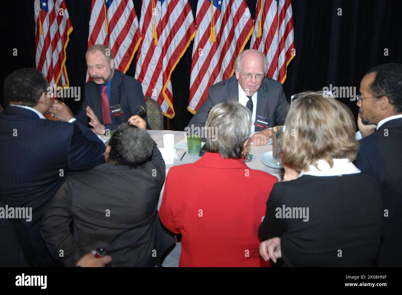 Housing Summit – vom HUD gesponserter Gipfel zum Thema Wohnen, „Partnering for Responsible Policy“, im Mandarin Hotel, Washington, D.C. Thema des Housing Summit: HUD-gesponserter Wohnungsbaugipfel „Partnering for Responsible Policy“ im Mandarin Hotel, Washington, D.C. Stockfoto