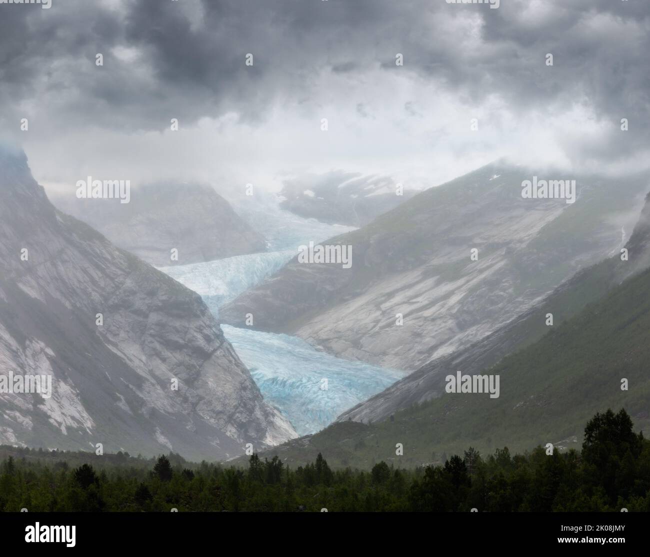 Sommer bedeckt, Nigardsbreen Gletscher Jostedalsbreen, Norwegen. Stockfoto