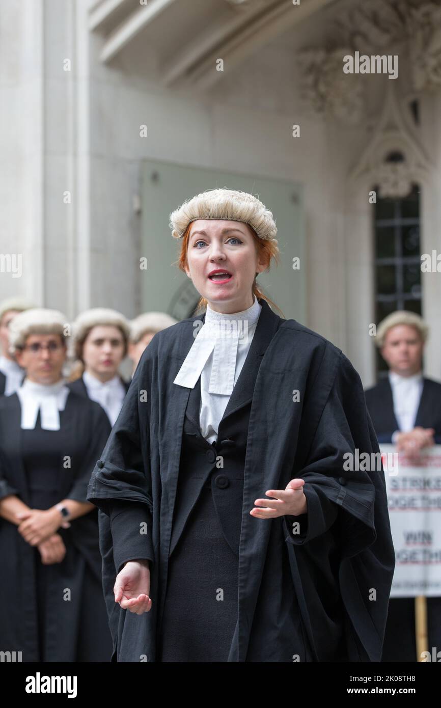 London großbritannien 6.. September 2022 die Rechtsanwältin Natalie Csengeri hält eine Rede vor dem Obersten Gerichtshof in London Stockfoto