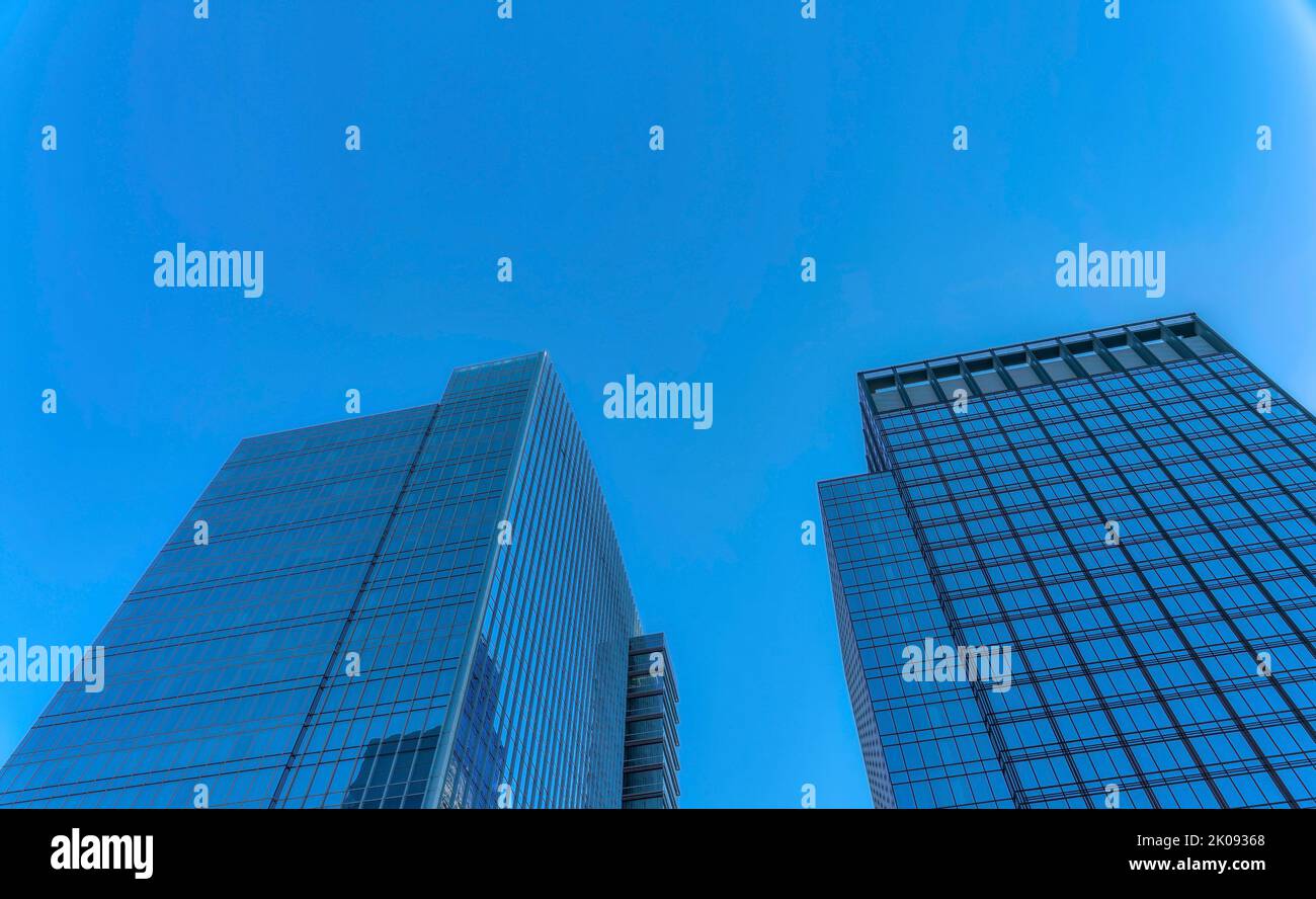Blick vom Boden der Geschäftsgebäude in der Innenstadt von Austin, Texas. Blick auf moderne Wolkenkratzer in der Stadt mit blauem Himmel Hintergrund. Stockfoto