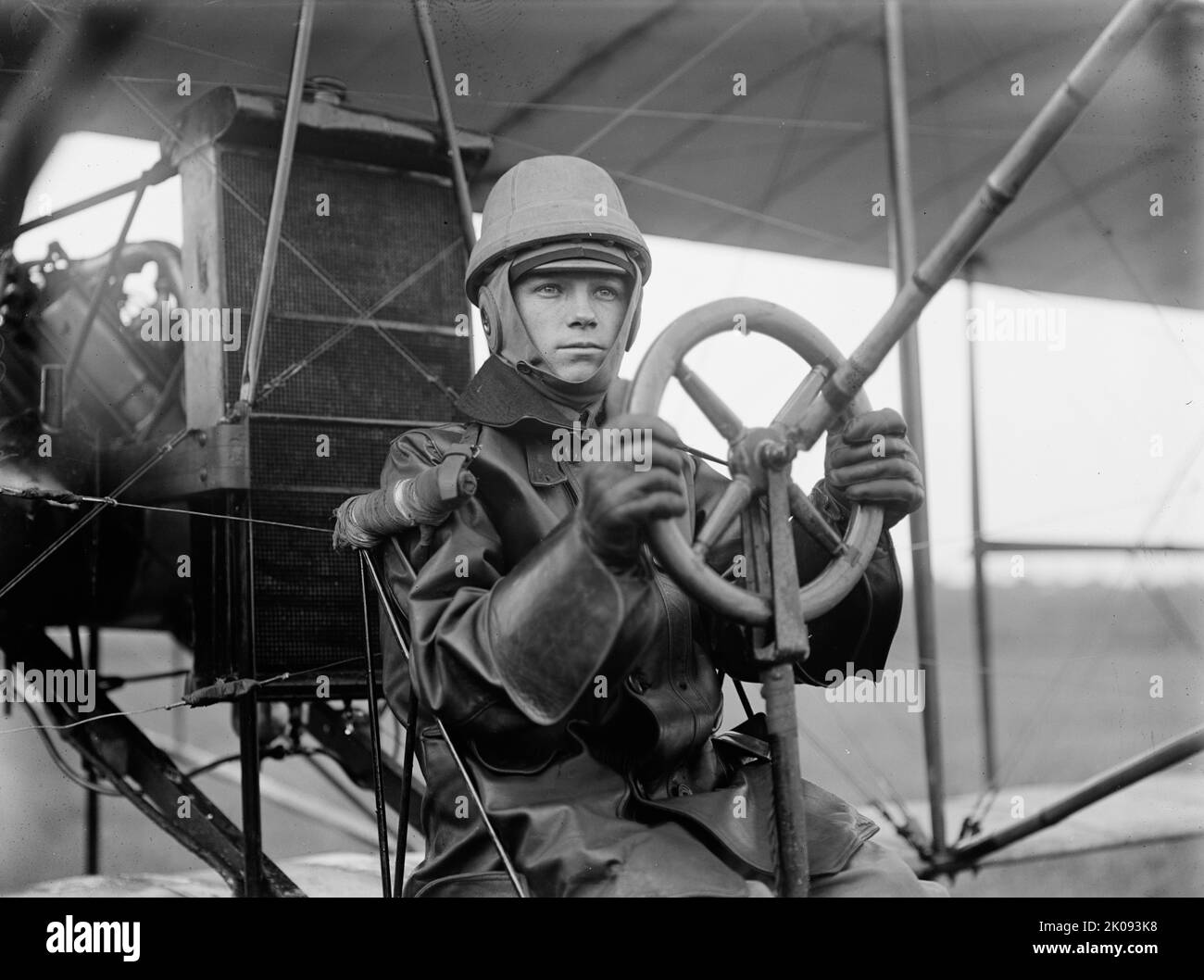 Army Aviation, College Park - Tests von Curtiss-Flugzeug für Armee - Single Control, 1912. [Frühe Luftfahrt, Maryland, USA. Leutnant Thomas DeWitt Milling war der erste bewertete Pilot in der Geschichte der United States Air Force]. Stockfoto