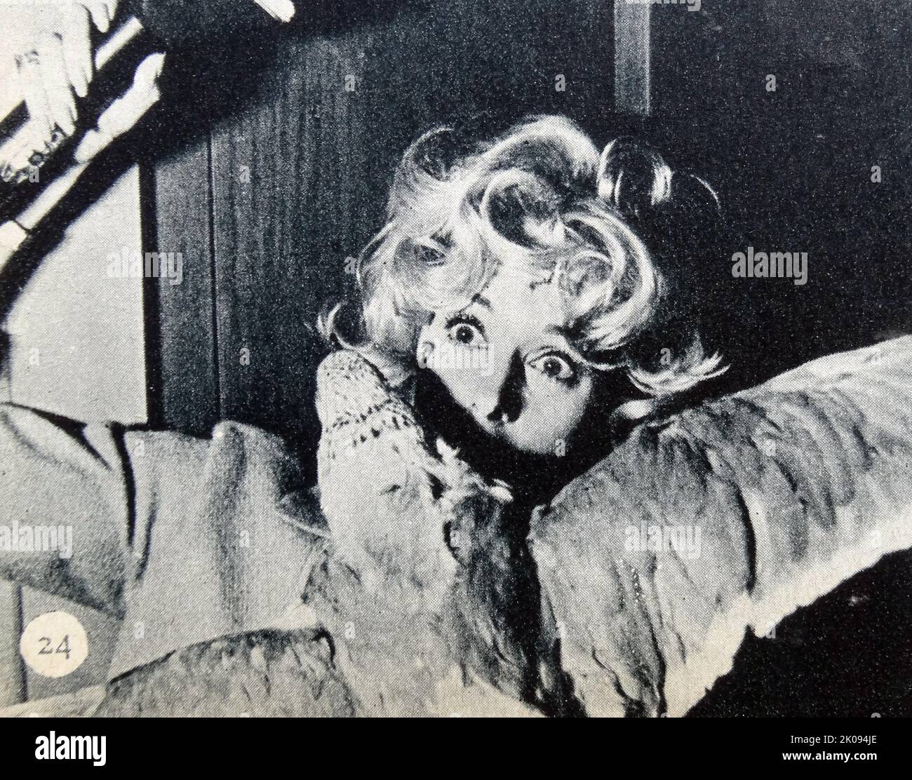 Zeitungsschnitt-Foto von Tippi Hedren in den Vögeln. The Birds ist ein amerikanischer Natur-Horror-Thriller-Film aus dem Jahr 1963, produziert und gedreht von Alfred Hitchcock Stockfoto