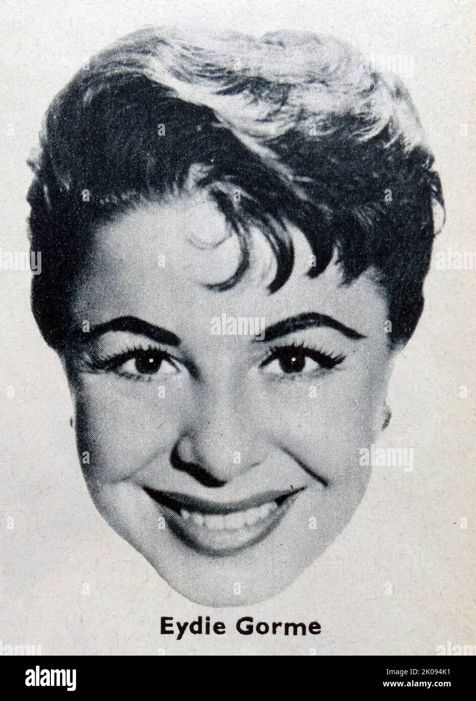 Zeitungsfoto von Eydie Gorme (geb. Edith Gormezano; 16. August 1928 - 10. August 2013), einer amerikanischen Sängerin, die in den Pop- und Latin-Pop-Charts Hits hatte. Stockfoto