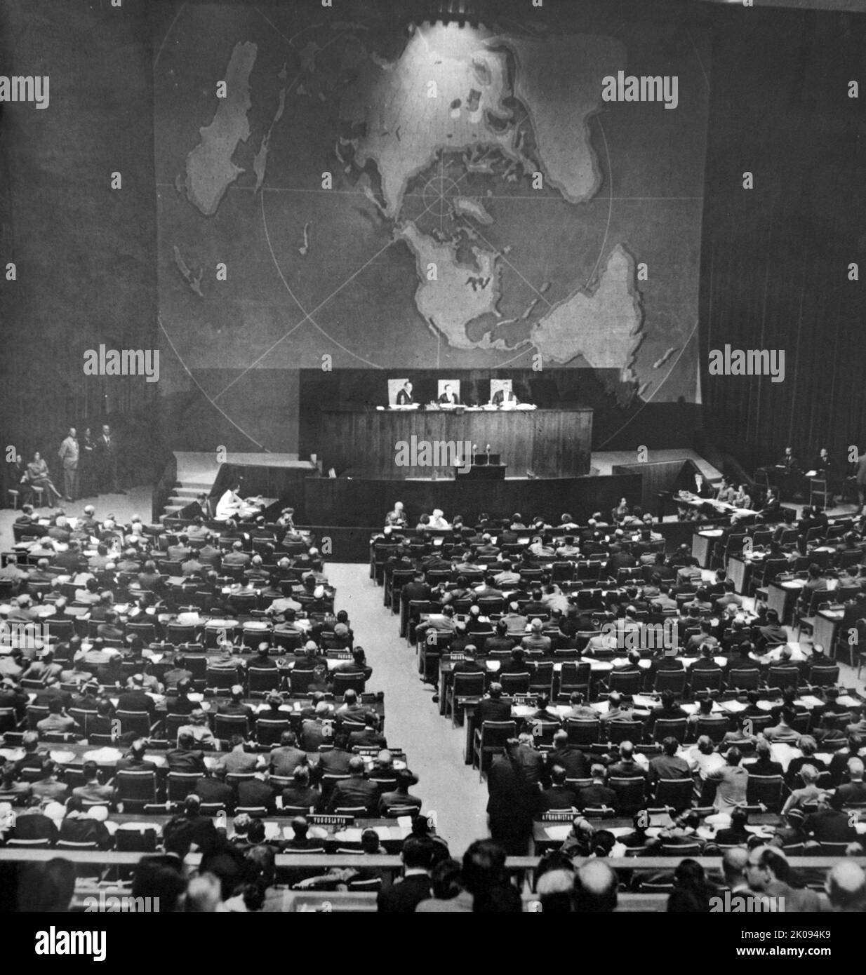 Zeitungsausschnitte aus den Illustrated London News über die Eröffnung der vierten UN-Generalversammlung am Samstag, den 29. November 1947 in Flushing Meadow, New York. Stockfoto