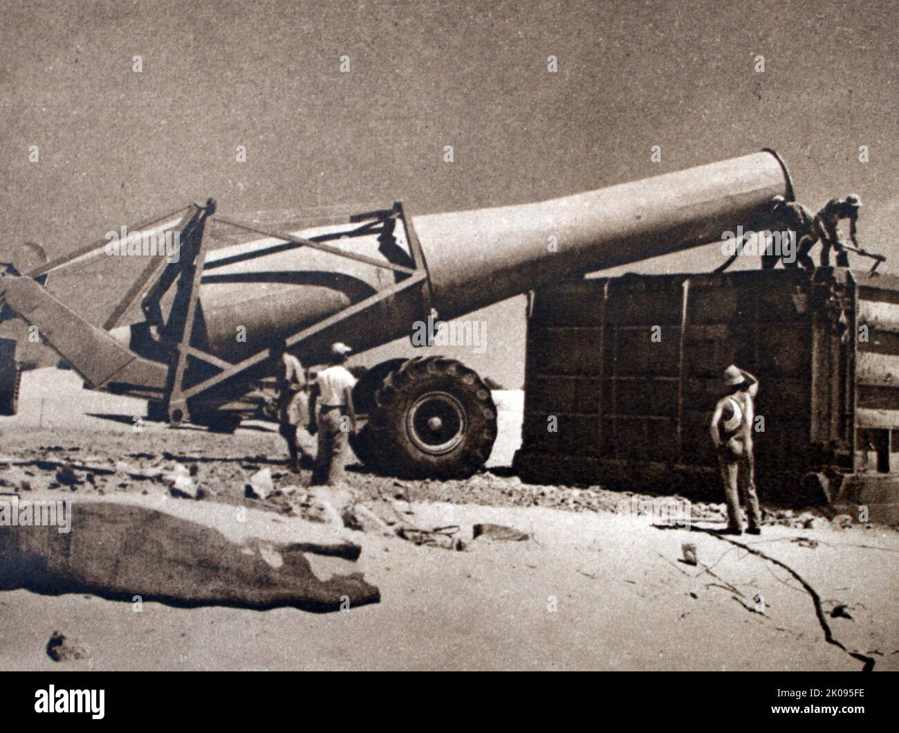Haus liegt in Israel. Betonmischpistole für den Bau von Fertighäusern in Israel nahe der Grenze zu Palästina. Der arabisch-israelische Krieg von 1948 (oder der erste) war die zweite und letzte Phase des Palästinakrieges von 1947-1949. Stockfoto