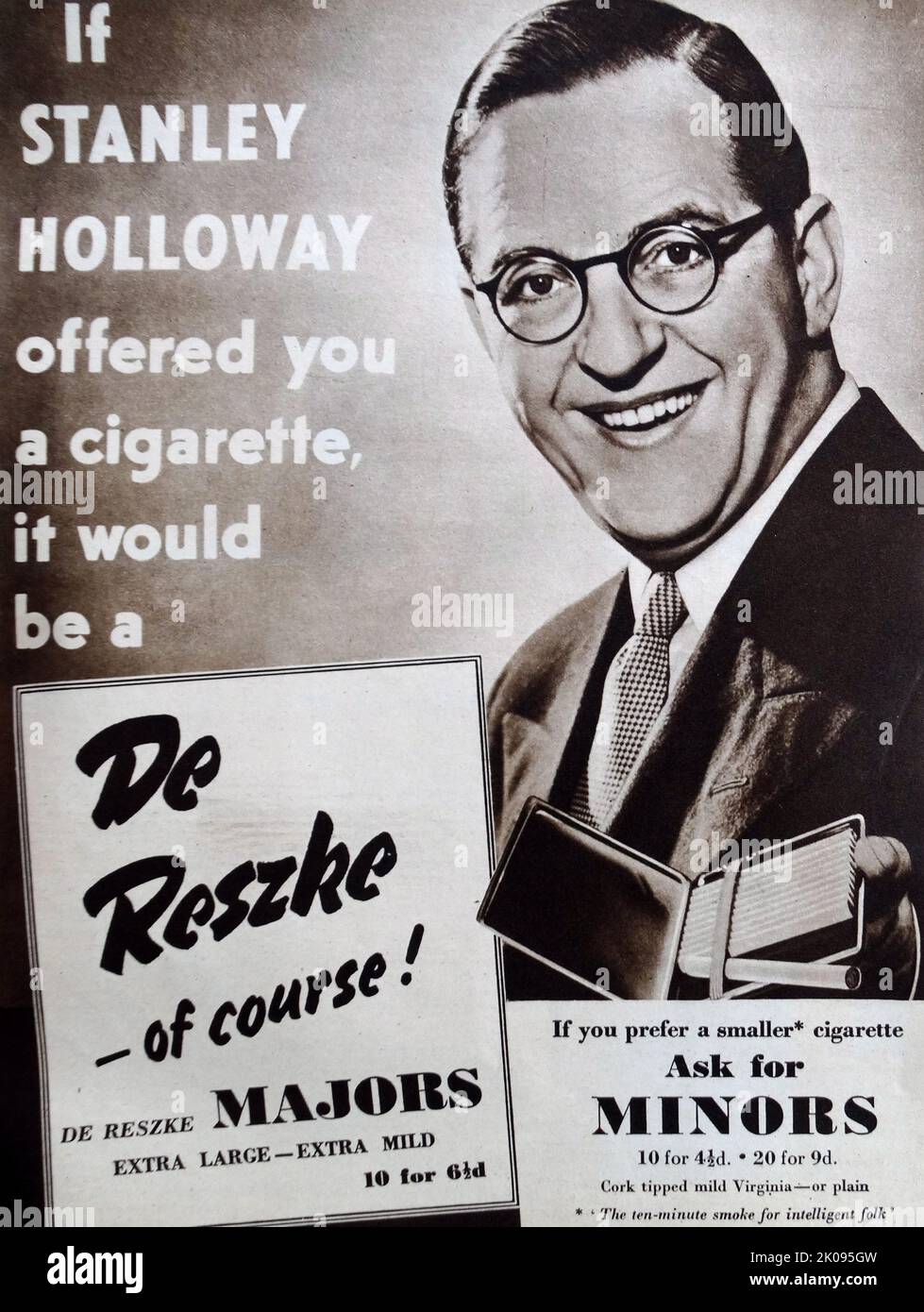 Stanley Augustus Holloway OBE (1. Oktober 1890 - 30. Januar 1982) war ein englischer Schauspieler, Komiker, Sänger und Monologe. Er war berühmt für seine Comic- und Charakterrollen auf Bühne und Leinwand, insbesondere für die von Alfred P. Doolittle in My Fair Lady. Er war auch bekannt für seine Comic-Monologe und Lieder, die er während der meisten seiner 70-jährigen Karriere aufführte und aufnahm. Stockfoto