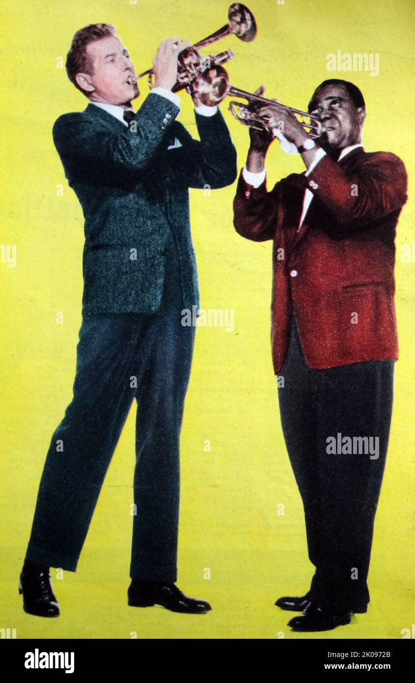 Danny Kaye und Louis Armstrong. Danny Kaye (geboren David Daniel Kaminsky; 18. Januar 1911 - 3. März 1987) war ein amerikanischer Schauspieler, Sänger, Tänzer, Komiker, Musiker, Philanthropin und Koch. Seine Performances beinhaltete physische Komödie, eigenwillige Pantomimen und rasante Neuheitenlieder. Louis Daniel Armstrong (4. August 1901 - 6. Juli 1971), mit dem Spitznamen „Satchmo“, „Satch“ und „Pops“, War ein amerikanischer Trompeter und Sänger. Er gehört zu den einflussreichsten Persönlichkeiten des Jazz. Stockfoto