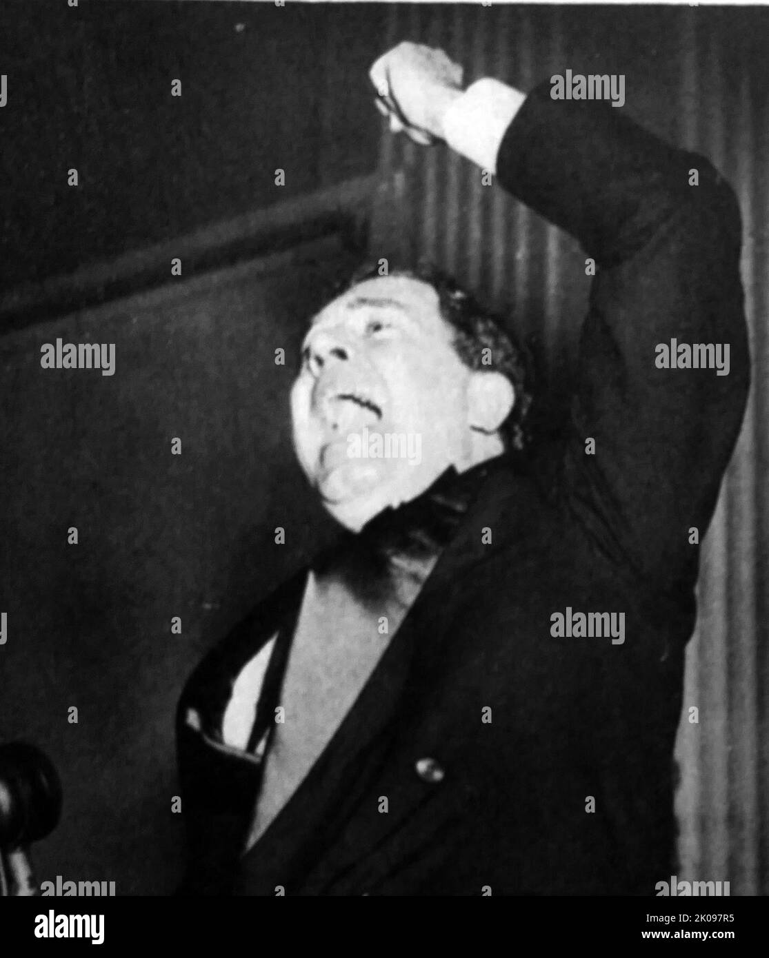 Huey Pierce Long Jr. (30. August 1893 - 10. September 1935), der den Spitznamen „The Kingfish“ erhielt, war ein amerikanischer Anwalt und Politiker, der von 1928 bis 1932 als Gouverneur von Louisiana von 40. und von 1932 bis zu seiner Tötung im Jahr 1935 als Senator der Vereinigten Staaten diente. Er war ein populistisches Mitglied der Demokratischen Partei und stieg während der Großen Depression wegen seiner lautstarken Kritik an Präsident Franklin D. Roosevelt und seinem New Deal zu nationaler Bekanntheit auf. Stockfoto