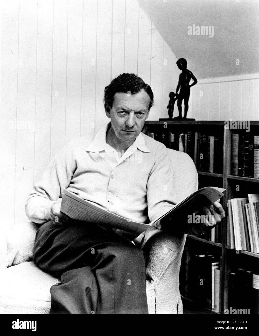 Edward Benjamin Britten, Baron Britten OM CH (22. November 1913 - 4. Dezember 1976) war ein englischer Komponist, Dirigent und Pianist. Er war eine zentrale Figur der britischen Musik des 20.. Jahrhunderts mit einer Reihe von Werken, darunter Oper, andere Vokalmusik, Orchester- und Kammermusik. Stockfoto