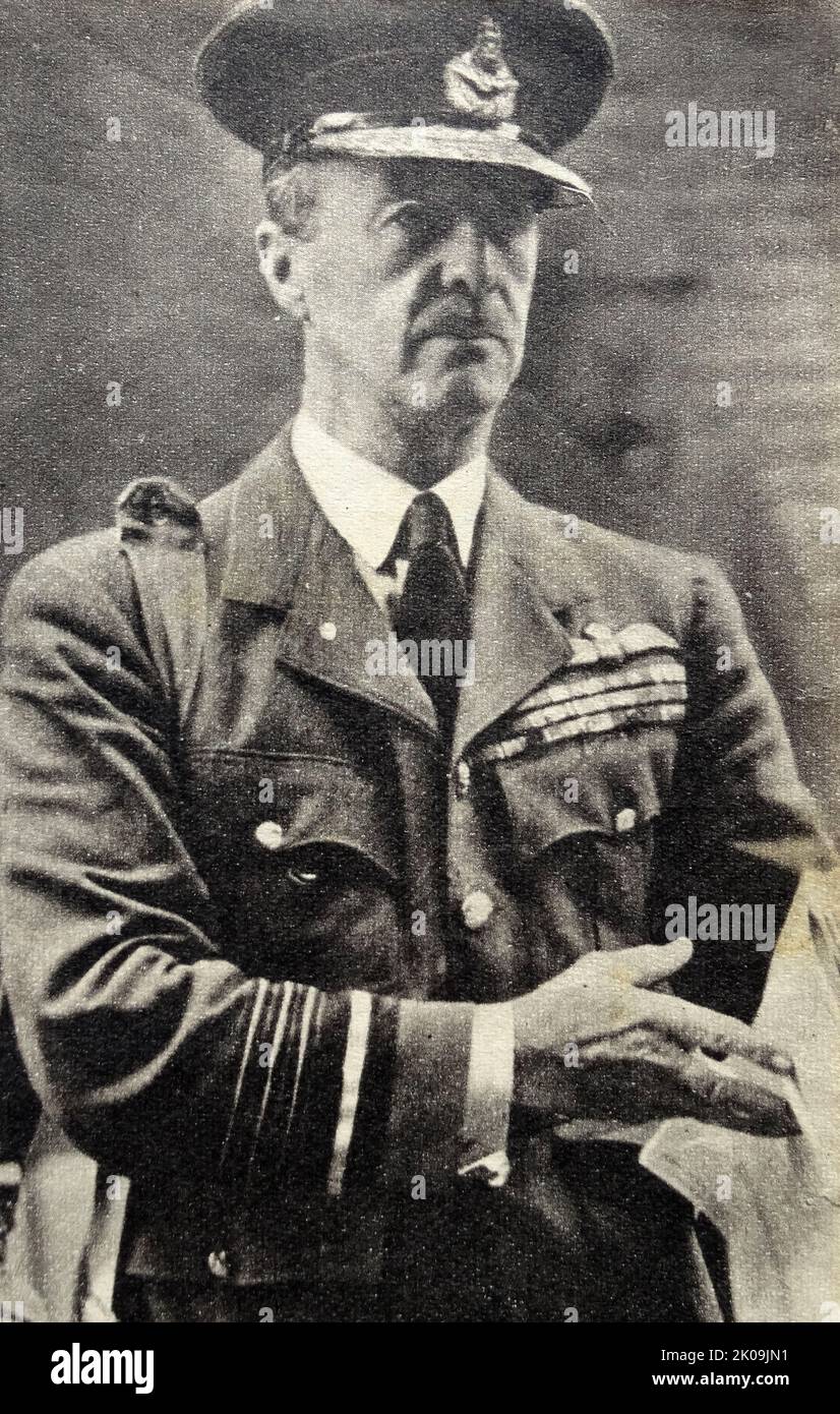 Cyril Newall, Chief of the Air Staff. Marschall der Royal Air Force Cyril Louis Norton Newall, 1. Baron Newall, GCB, OM, GCMG, CBE, AM (15. Februar 1886 - 30. November 1963) war ein hochrangiger Offizier der britischen Armee und der Royal Air Force. Er befehligte Einheiten des Royal Flying Corps und der Royal Air Force im Ersten Weltkrieg und diente in den ersten Jahren des Zweiten Weltkriegs als Chef des Air Staff. Von 1941 bis 1946 war er Generalgouverneur von Neuseeland. Stockfoto