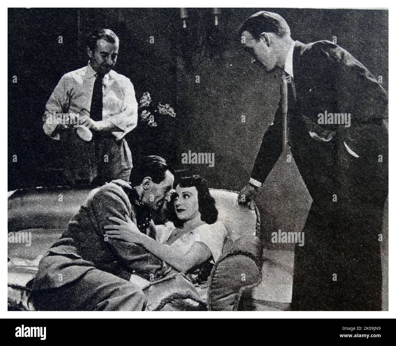 Regisseur David MacDonald mit Barry Barnes und Judy Kelly in The Midas Touch, einem britischen Thriller aus dem Jahr 1940. David MacDonald (9. Mai 1904 in Helensburgh, Dunbartonshire - 22. Juni 1983 in London) war ein schottischer Regisseur, Autor und Produzent. Barry K. Barnes (27. Dezember 1906 - 12. Januar 1965) war ein englischer Film und Bühnenschauspieler. Julie Aileen Kelly (1. November 1913 - 22. Oktober 1991), beruflich bekannt als Judy Kelly, war eine in Australien geborene britische Schauspielerin Stockfoto