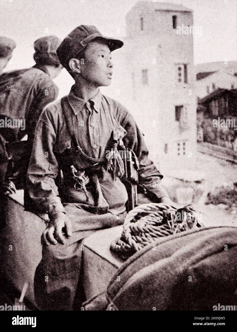 Kommunistischer chinesischer Jugendsoldat der Roten Armee im Jahr 1949. Die Rote Armee der chinesischen Arbeiter und Bauern oder die revolutionäre Armee der chinesischen Arbeiter und Bauern, allgemein bekannt als die Rote Armee Chinas oder einfach die Rote Armee, waren von 1928 bis 1937 die Streitkräfte der Kommunistischen Partei Chinas. Stockfoto