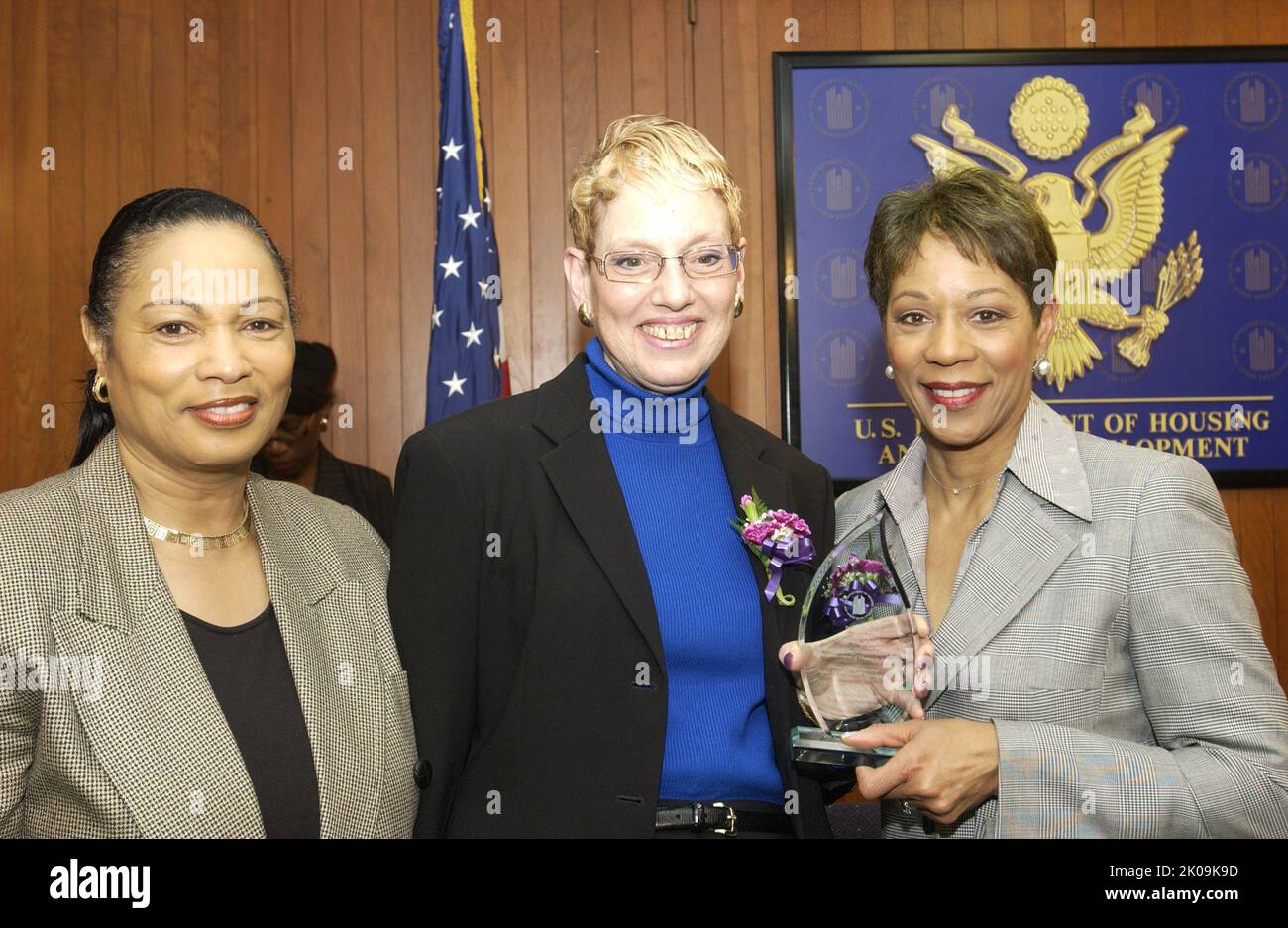 National Women's History Month Closing Program - National Women's History Month Closing Program im HUD-Hauptquartier: Ehrenzeremonie mit Sekretär Alphonso Jackson, HUD-MitarbeiterInnen und externen Ehrentätern, darunter Andrea Roane von Washington, D.C. WUSA-TV News und Gospelsängerin B.J. Douglass. National Women's History Month Closing Program Thema, National Womens History Month Closing Program im HUD-Hauptquartier: Ehrenzeremonie mit Sekretär Alphonso Jackson, HUD-MitarbeiterInnen und externen Ehrinnen, darunter Andrea Roane von der WUSA-TV News- und Gospelsängerin in Washington, D.C. Stockfoto