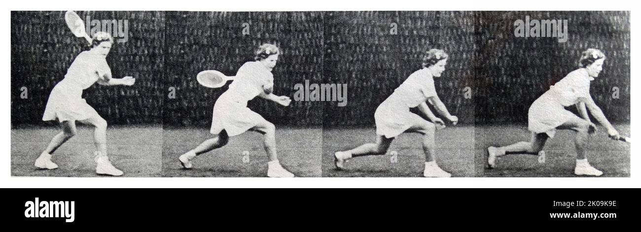 Tennisspieler Jean Nicoll zeigt eine Rückhand-Fahrt. Fotosequenz des Schlaganfalls eines Rückhandantriebs im Tennis. Stockfoto