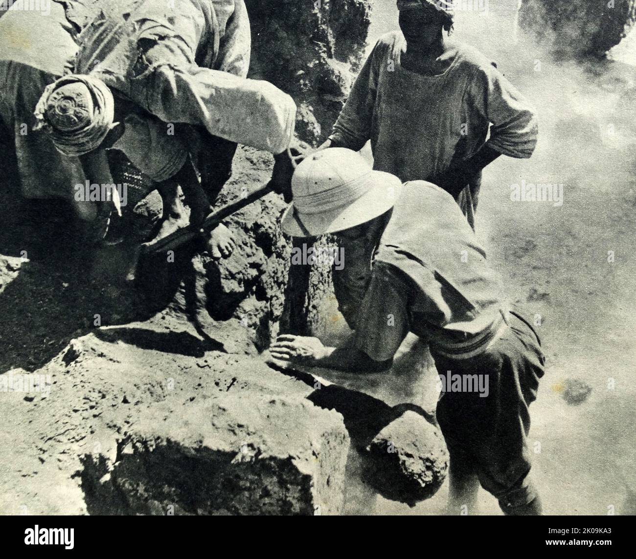 Archäologen arbeiten an den Gräbern in Ägypten. Stockfoto