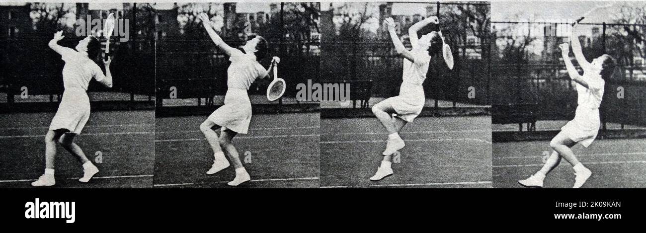 Der Tennisspieler Jean Nicoll zeigt einen Abschlag. Fotosequenz des Schlaganfalls eines Schlachtes im Tennis. Stockfoto