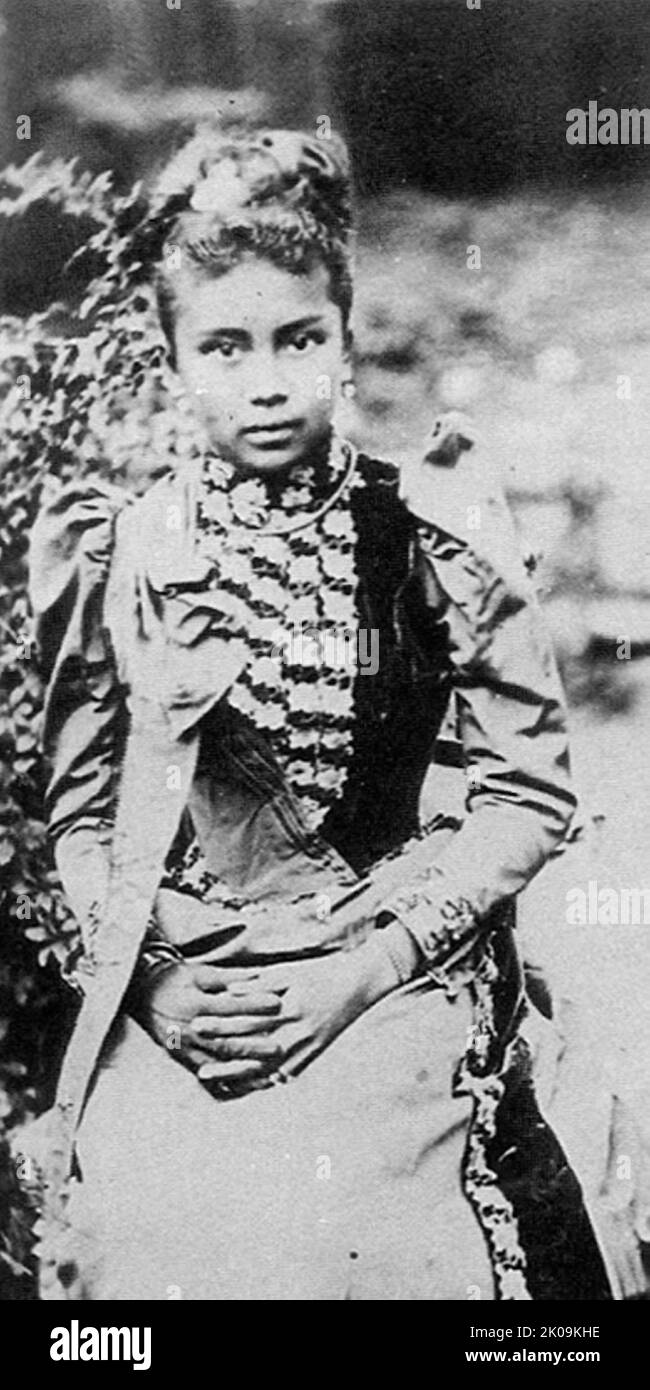 Prinzessin Razafinandriamanitra wurde 1882 als Mitglied der madagassischen Königsfamilie geboren. Sie wurde als Erbin anerkannt, die auf den Thron Madagaskars vermutete. Im Alter von vierzehn Jahren, während der französischen Besetzung Madagaskars, wurde Razafinandriamanitra von einem französischen Soldaten schwanger. Am 28. Februar 1897 wurde die Monarchie aufgehoben und Frankreich übernahm die vollständige Kontrolle über die madagassische Regierung. Razafinandriamanitra begleitete ihre Mutter und Prinzessin Ramasindrazana, um sich ihrer Tante, Königin Ranavalona III, in Toamasina anzuschließen, nachdem sie von französischen Truppen aus dem Palast entfernt wurde. Sie gingen nach Reunion t Stockfoto