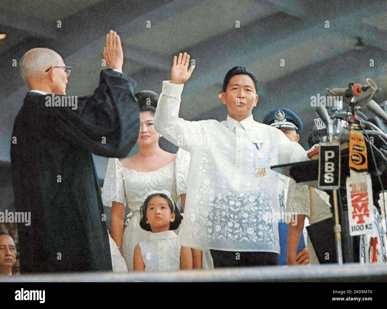 Ferdinand Marcos (1917 - 1989) Filipinischer Politiker; Präsident der Philippinen von 1965 bis 1986, Er regierte als Diktator unter Kriegsrecht von 1972 bis 1981 und behielt die meisten seiner Kriegsrechtkräfte, bis er 1986 abgesetzt wurde. Stockfoto