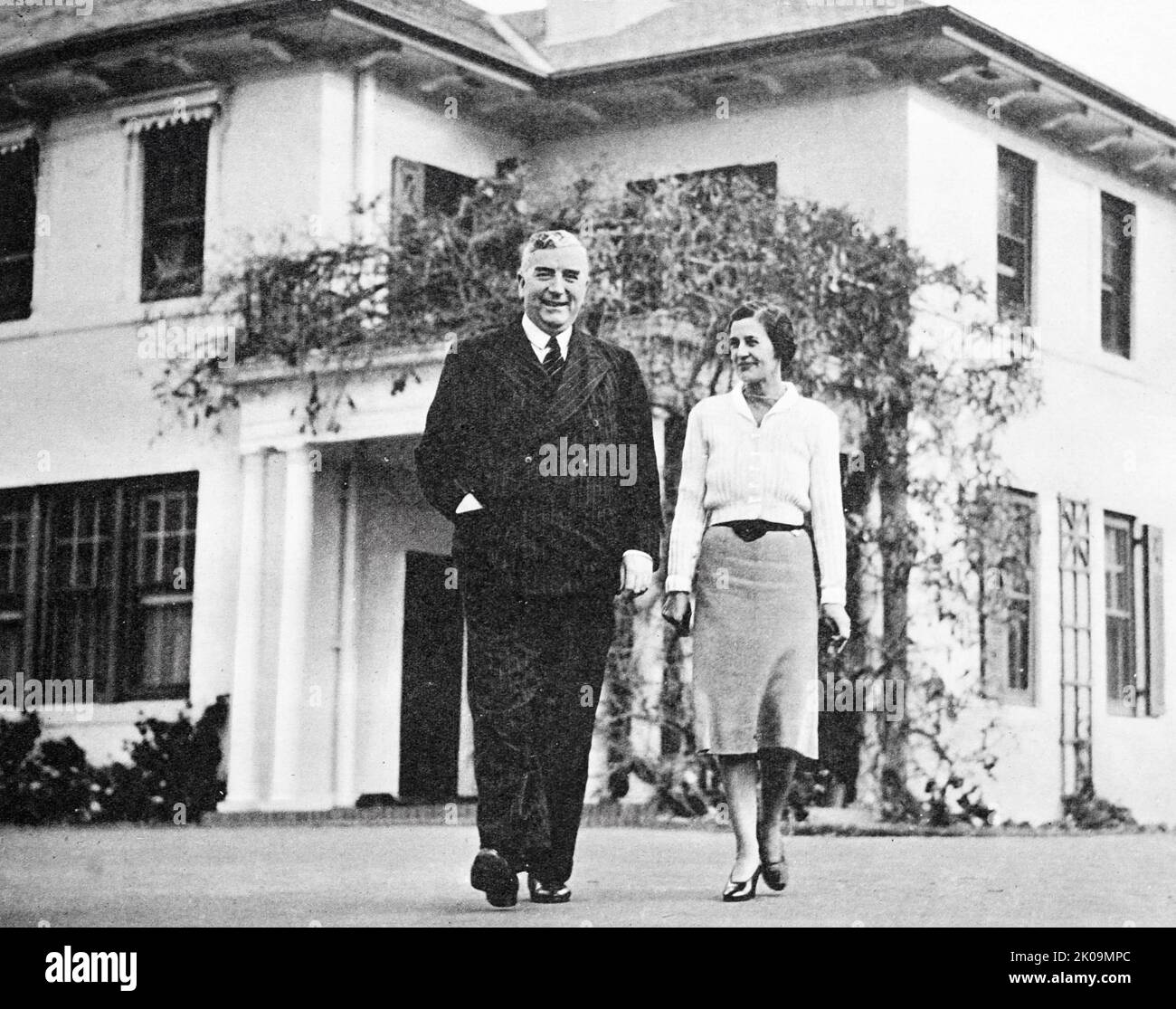 Sir Robert Gordon Menzies, KT, AK, CH, QC, FAA, FRS (20. Dezember 1894 - 15. Mai 1978), war ein australischer Politiker, der 12. als Premierminister Australiens diente, im Amt von 1939 bis 1941 und erneut von 1949 bis 1966. Er spielte eine zentrale Rolle bei der Gründung der Liberalen Partei Australiens. Er ist Australiens dienstältester Premierminister und hat insgesamt über 18 Jahre Dienst. Stockfoto