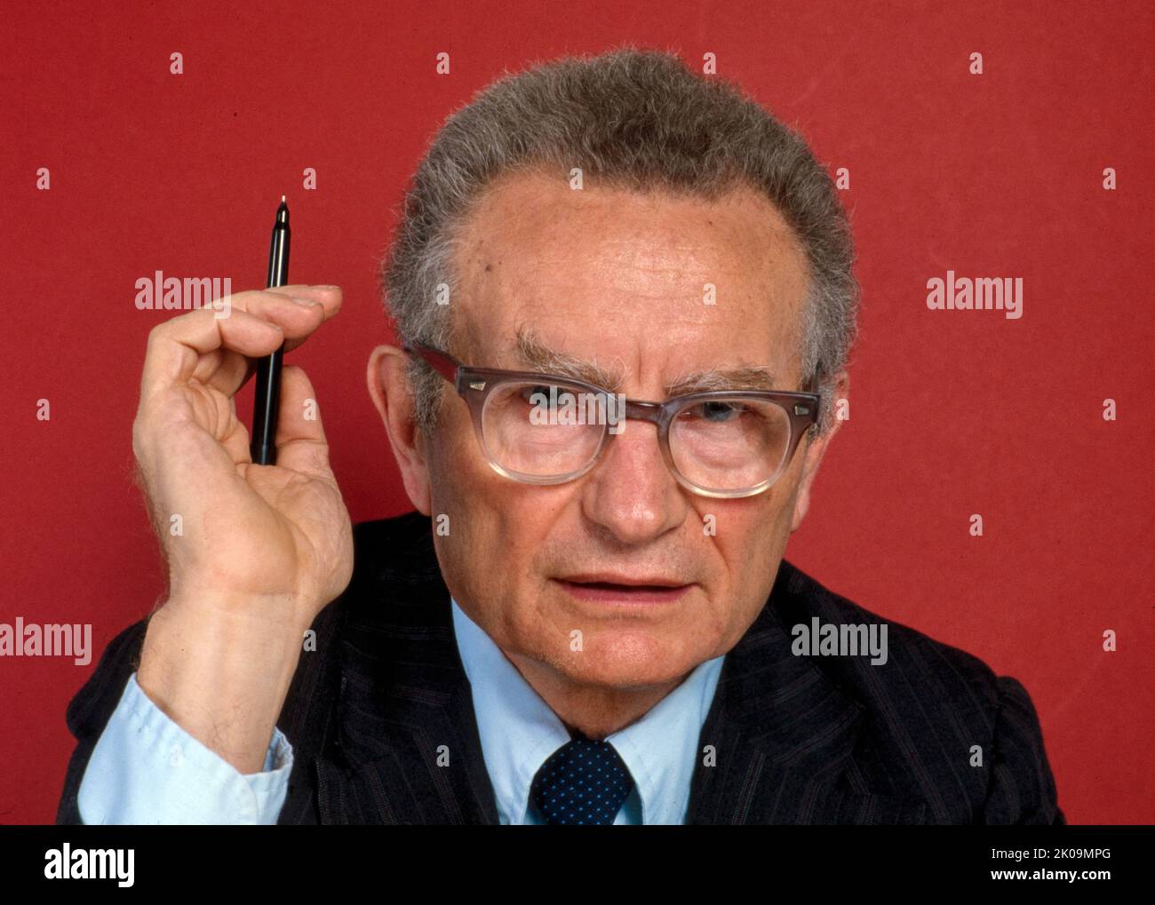 Paul Samuelson (1915 - 2009) amerikanischer Ökonom, der als erster Amerikaner den Nobelpreis für Wirtschaftswissenschaften gewann. Samuelson war einer der einflussreichsten Ökonomen der späteren Hälfte des 20.. Jahrhunderts. Stockfoto