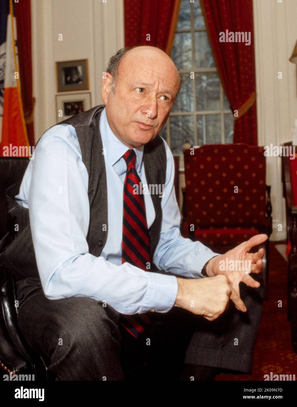 Edward Irving Koch (1924 - 2013) war ein amerikanischer Politiker, Rechtsanwalt, politischer Kommentator, Filmkritiker und Fernsehpersönlichkeit. Er diente von 1969 bis 1977 im Repräsentantenhaus der Vereinigten Staaten und war von 1978 bis 1989 Bürgermeister von New York City. Stockfoto