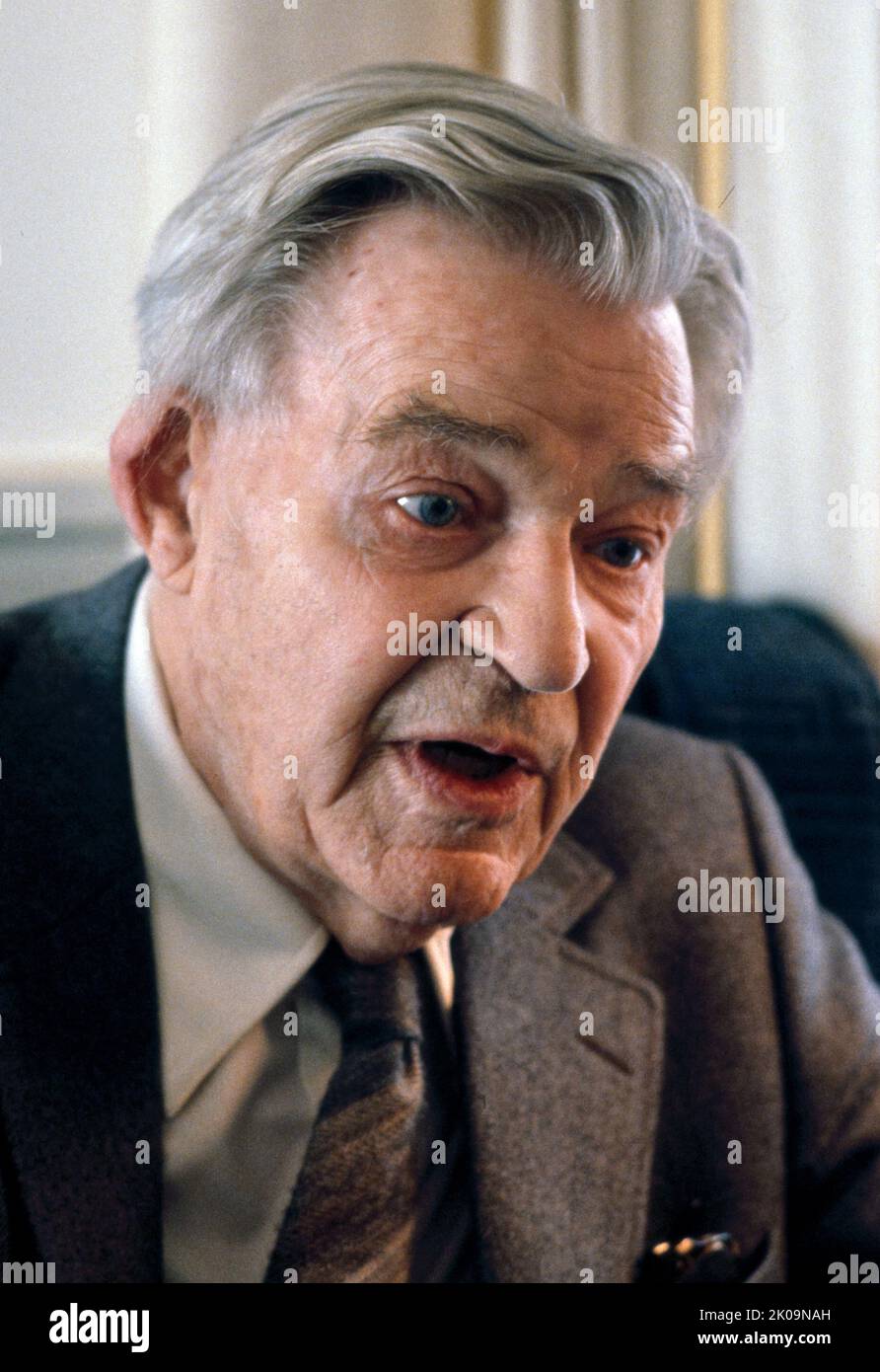 Gunnar Myrdal, schwedischer Soziologe, 1980. Karl Gunnar Myrdal (6. Dezember 1898 - 17. Mai 1987) war ein schwedischer Ökonom und Soziologe. 1974 erhielt er zusammen mit Friedrich Hayek den Nobelpreis für Wirtschaftswissenschaften. Stockfoto