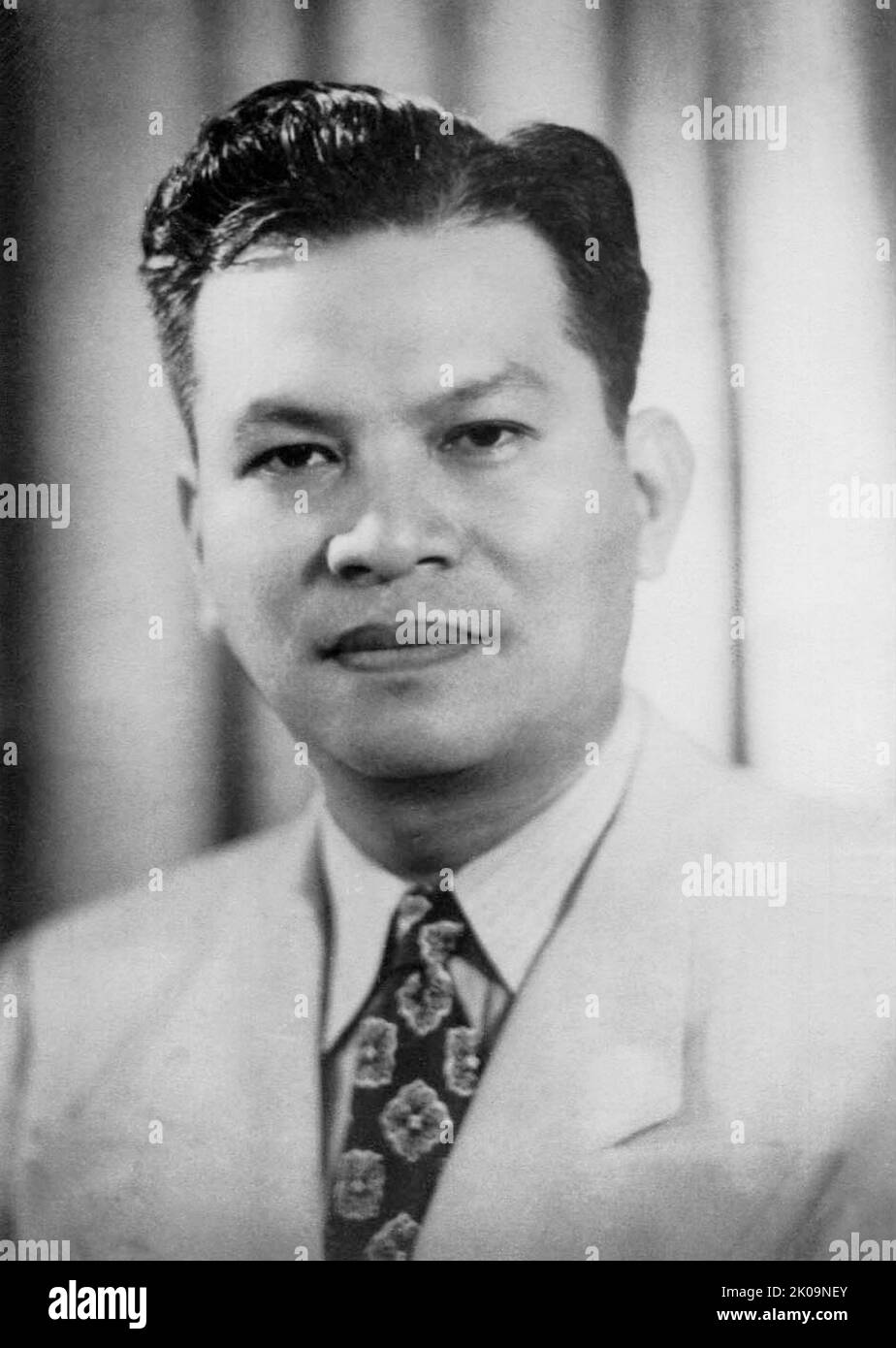 Ramon del Fierro Magsaysay Sr. (1907 - 1957) Filipinischer Staatsmann, der vom 30. Dezember 1953 bis zu seinem Tod bei einer Flugzeugkatastrophe am 17. März 1957 als siebter Präsident der Philippinen diente. Magsaysay, von Beruf Automobilmechaniker, wurde nach seinem hervorragenden Dienst als Guerillaführer während des Pazifikkrieges zum Militärgouverneur von Zambales ernannt. Anschließend diente er zwei Amtszeiten als Kongressabgeordneter der Liberalen Partei für den Großbezirk von Zambales, bevor er von Präsident Elpidio Quirino zum Minister für nationale Verteidigung ernannt wurde. Er wurde unter dem Banner der Nacionalis zum Präsidenten gewählt Stockfoto