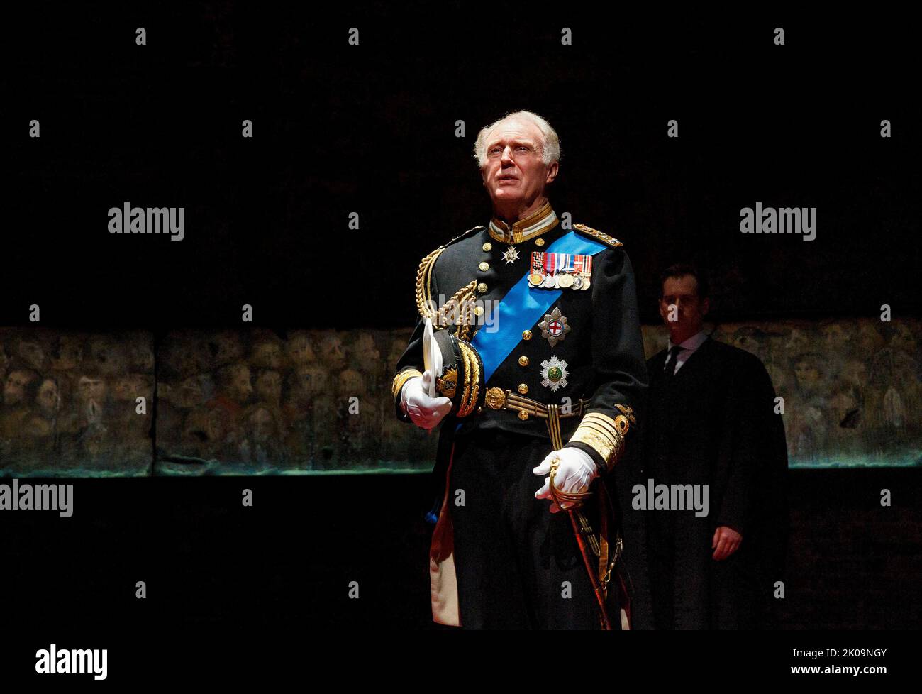 Tim Pigott-Smith (King Charles III) in KING CHARLES III von Mike Bartlett am Almeida Theater, London N1 10/04/2014 Design: Tom Scutt Beleuchtung: Jon Clark Regie: Rupert Goold Stockfoto