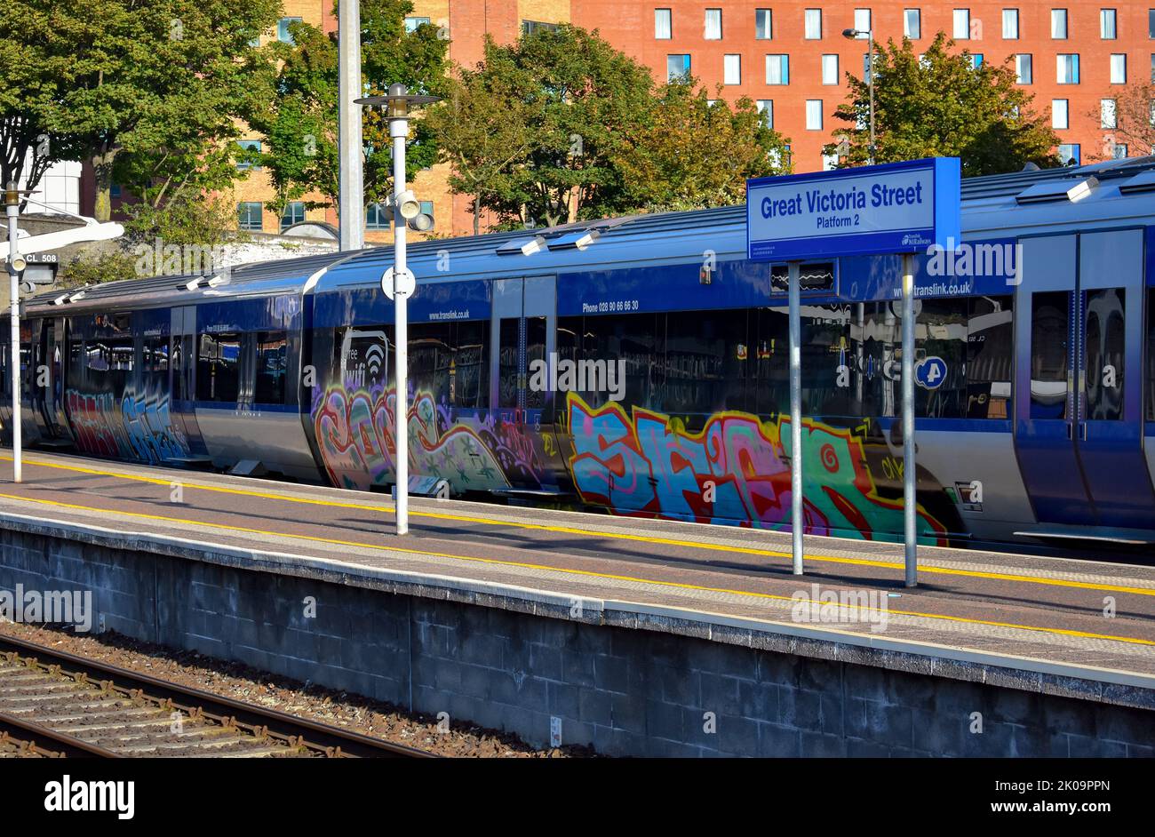 Northern Ireland Railways trainieren mit Graffiti Stockfoto