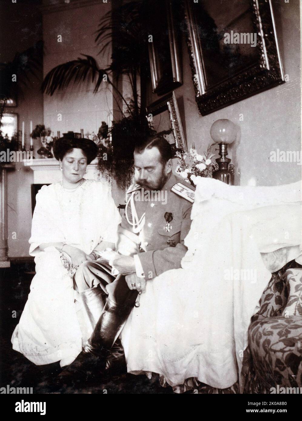 Zar Nikolaus II. Und Kaiserin Alexandra Feodorovna von Russland. Sie wurden alle während der russischen Revolution 1918 in bolschewistischer Gefangenschaft getötet Stockfoto