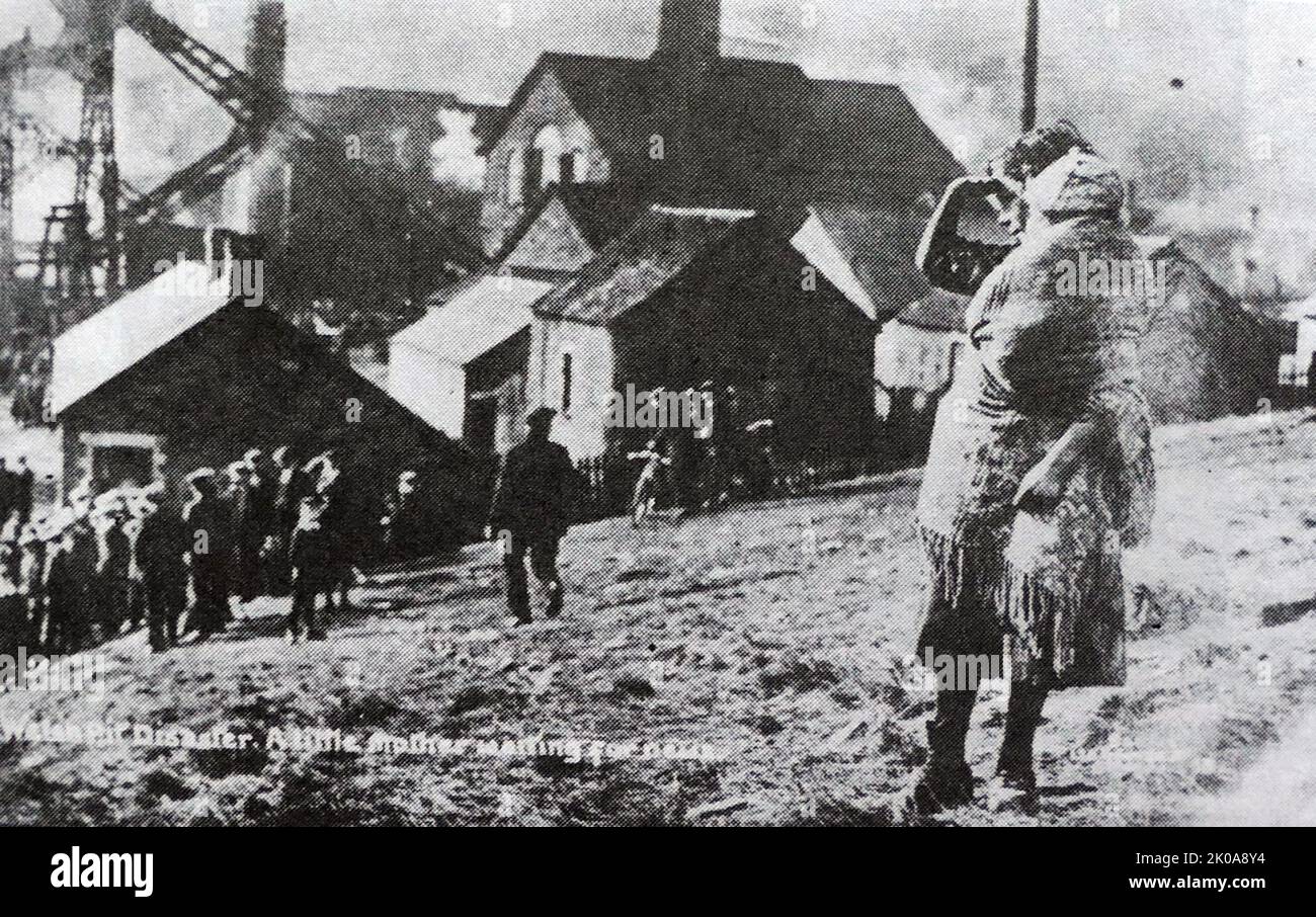 Die Senghenydd-Kollision, auch bekannt als Senghenydd-Explosion, ereignete sich am 14. Oktober 1913 im Universal Colliery in Senghenydd, in der Nähe von Caerphilly, Glamorgan, Wales. Die Explosion, bei der 439 Bergleute und ein Retter ums Leben kamen, ist der schlimmste Bergbauunfall im Vereinigten Königreich Stockfoto