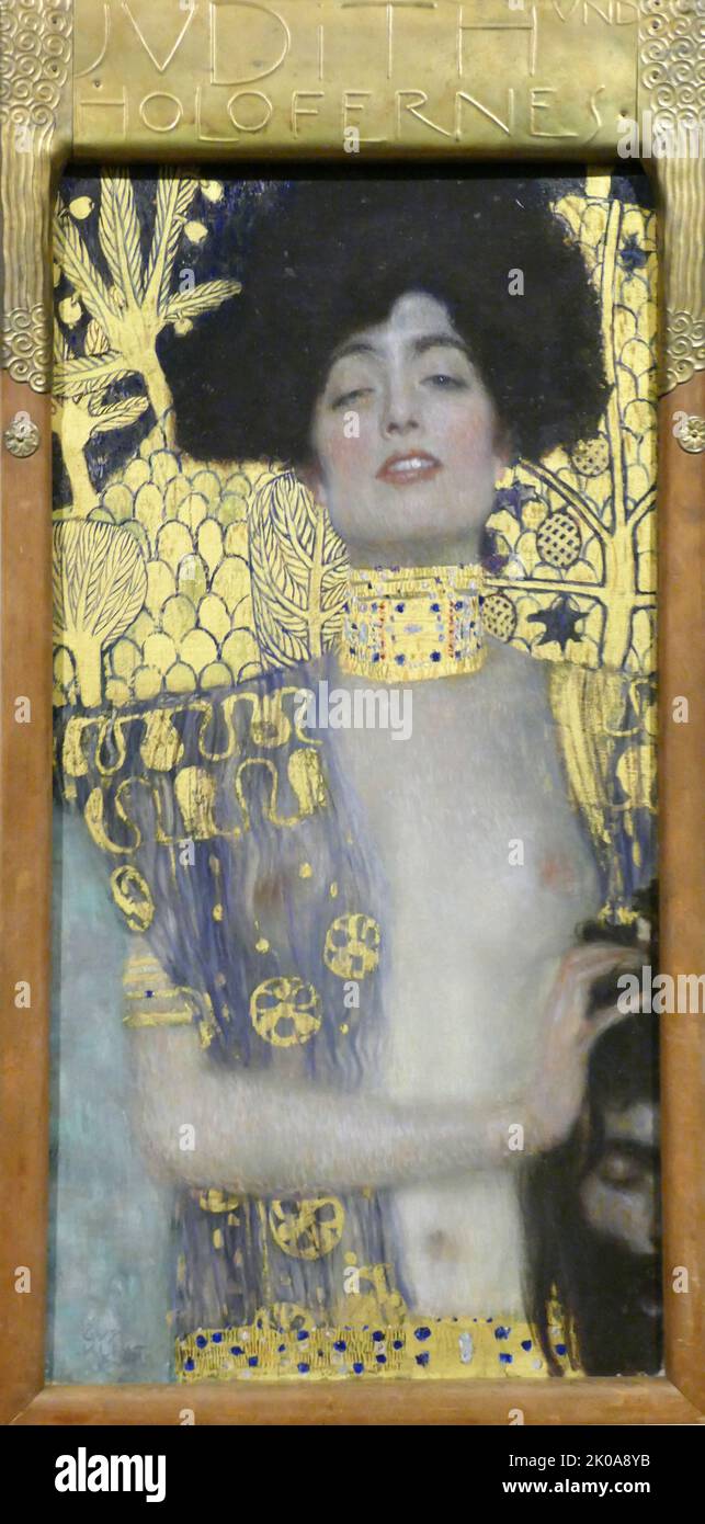 Judith, 1901, Öl auf Leinwand von Gustav Klimt. Gustav Klimt (14. Juli 1862 - 6. Februar 1918) war ein österreichischer Symbolmaler und einer der prominentesten Vertreter der Wiener Secession. Klimt ist bekannt für seine Gemälde, Wandgemälde, Skizzen und andere Kunstgegenstände Stockfoto