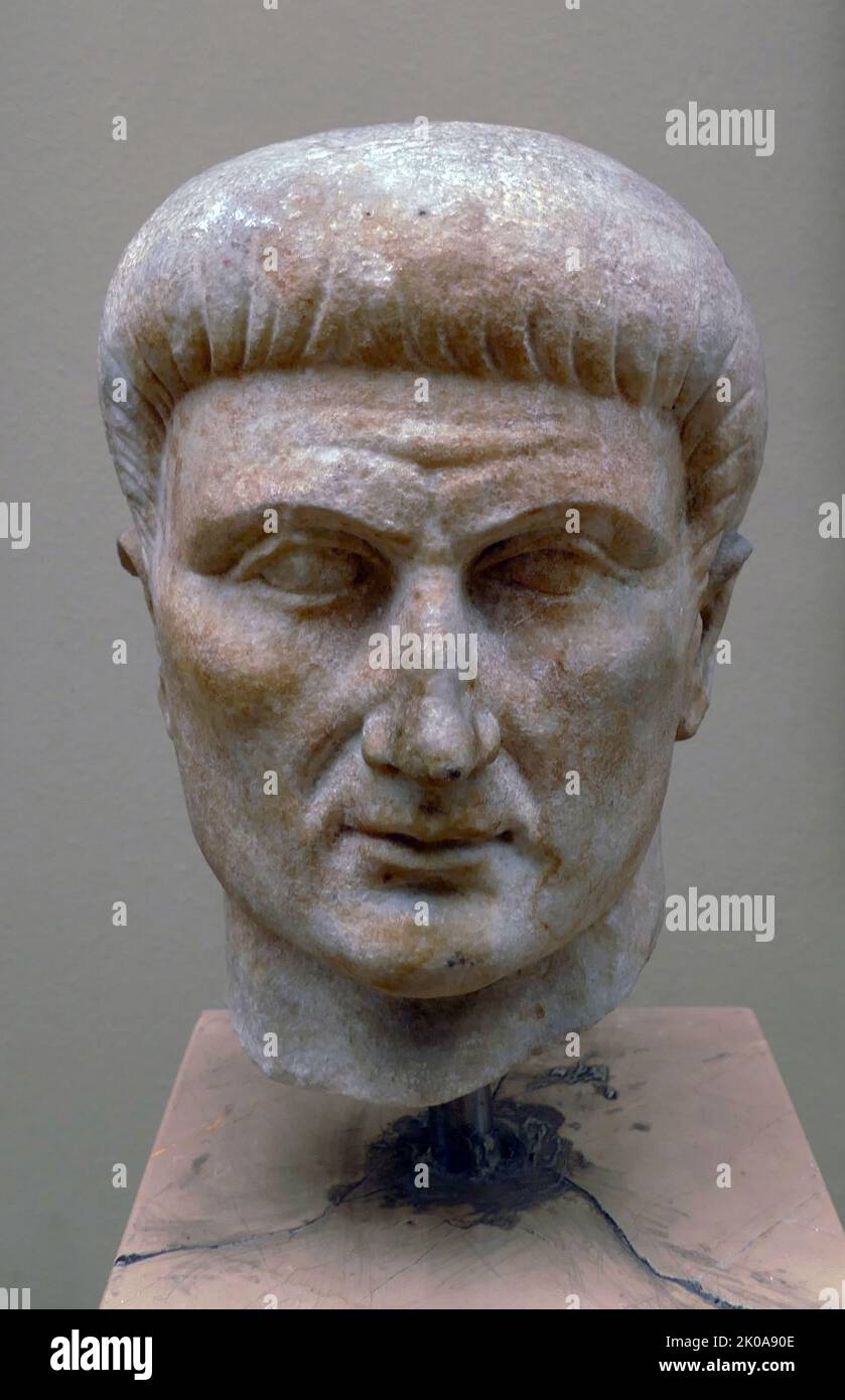 Leiter des Tiberius. Tiberius Caesar Augustus (16. November 42 v. Chr. - 16. März n. Chr. 37) war der zweite römische Kaiser. Er regierte von 14 bis 37 n. Chr. und folgte seinem Stiefvater, dem ersten römischen Kaiser Augustus. Marmorskulptur, römisch, 1. Jahrhundert n. Chr. Stockfoto