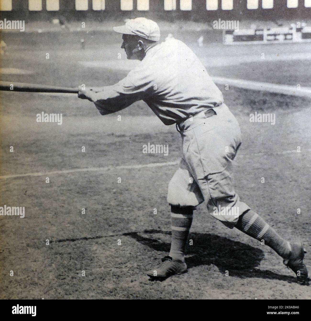 Ty Cobb. Tyrus Raymond Cobb (18. Dezember 1886 - 17. Juli 1961), mit dem Spitznamen „The Georgia Peach“, war ein Outfielder der American Major League Baseballspieler (MLB). Cobb verbrachte 22 Saisons mit den Detroit Tigers, die letzten sechs als Spieler-Manager des Teams, und beendete seine Karriere bei der Philadelphia Athletics. Cobb wird weithin mit dem Setzen von 90 MLB-Rekorden während seiner Karriere zugeschrieben Stockfoto