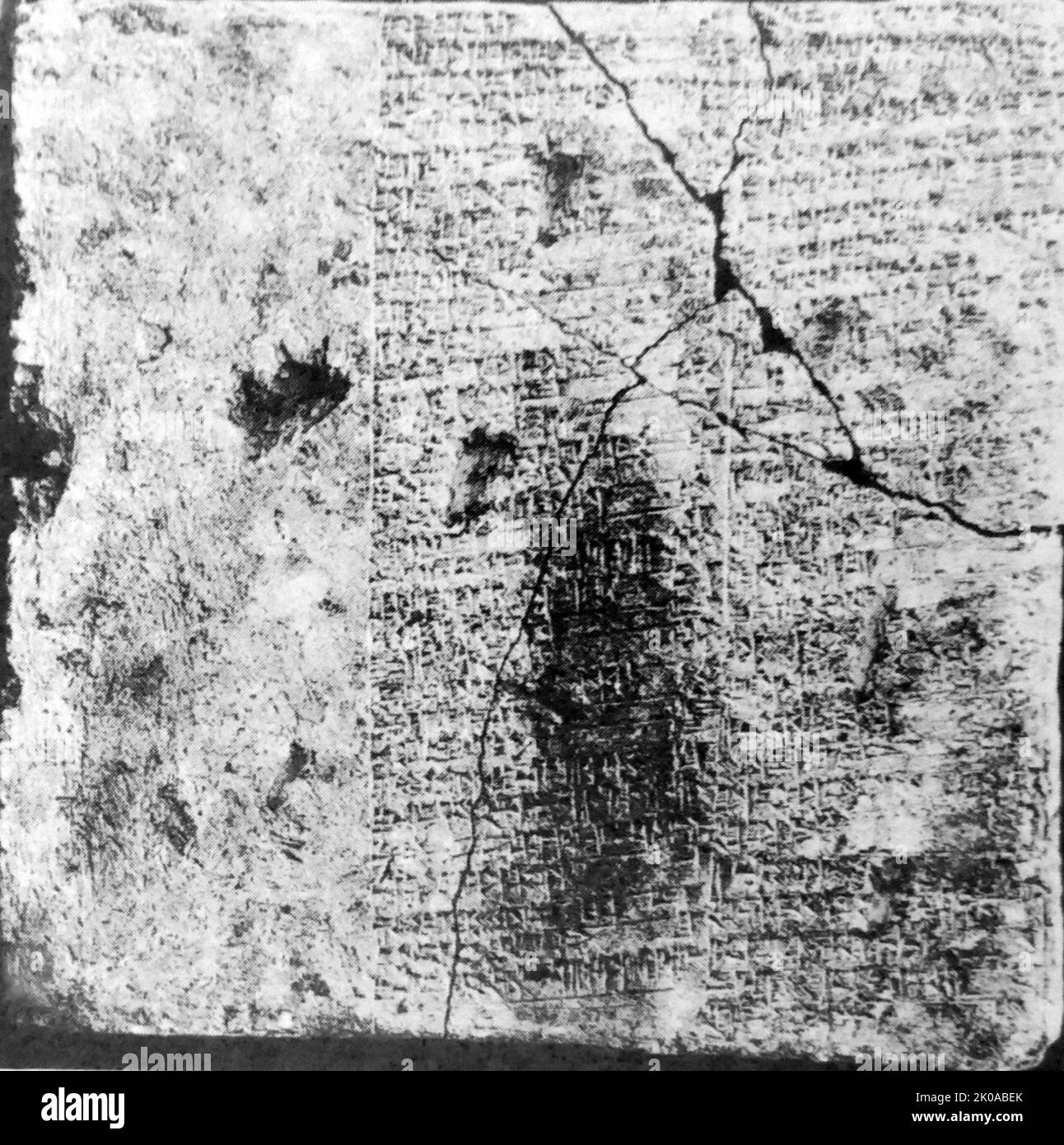Fundamentinschrift von König Yahdun-Lim auf einem Ziegel, der im Schamashtempel bei Mari gefunden wurde. 1955. Yahdunlim oder Yakhdunlim war der Name zweier verschiedener Könige in Obermesopotamien: Einer von Mari im 19.. Jahrhundert v. Chr. Stockfoto