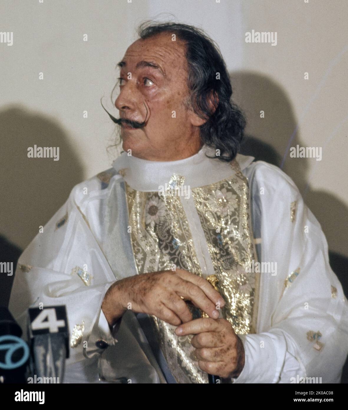Salvador Dali, (1904 - 1989) spanischer surrealistischer Künstler, der für sein technisches Können, seine präzise Zeichenskunst und die markanten und bizarren Bilder in seinem Werk bekannt ist. Stockfoto