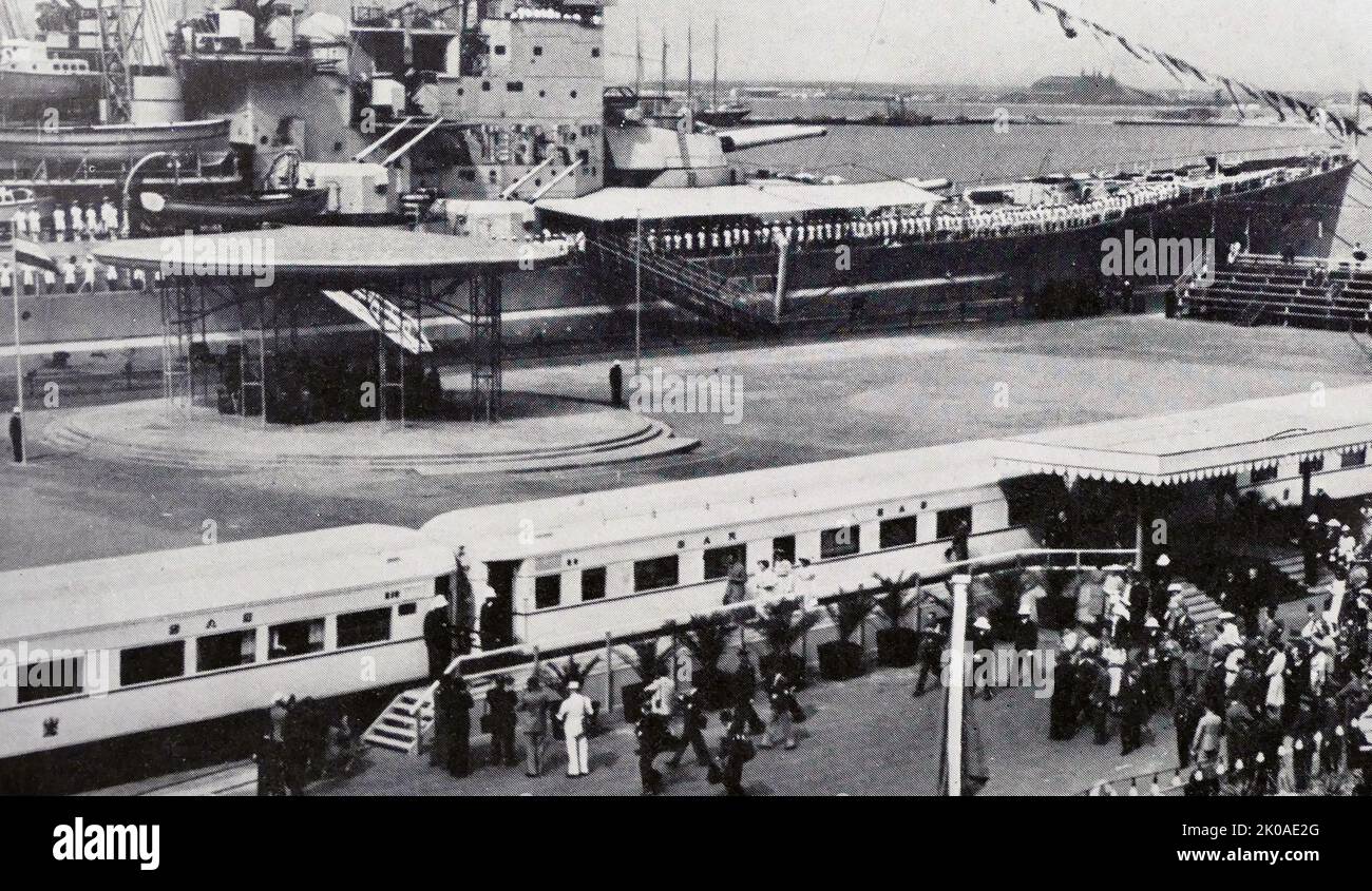 Abfahrt des Royal Train von Kapstadt während der königlichen Tour durch Südafrika durch König George VI von England mit Königin Elizabeth, Prinzessin Margaret und Prinzessin Elizabeth Stockfoto