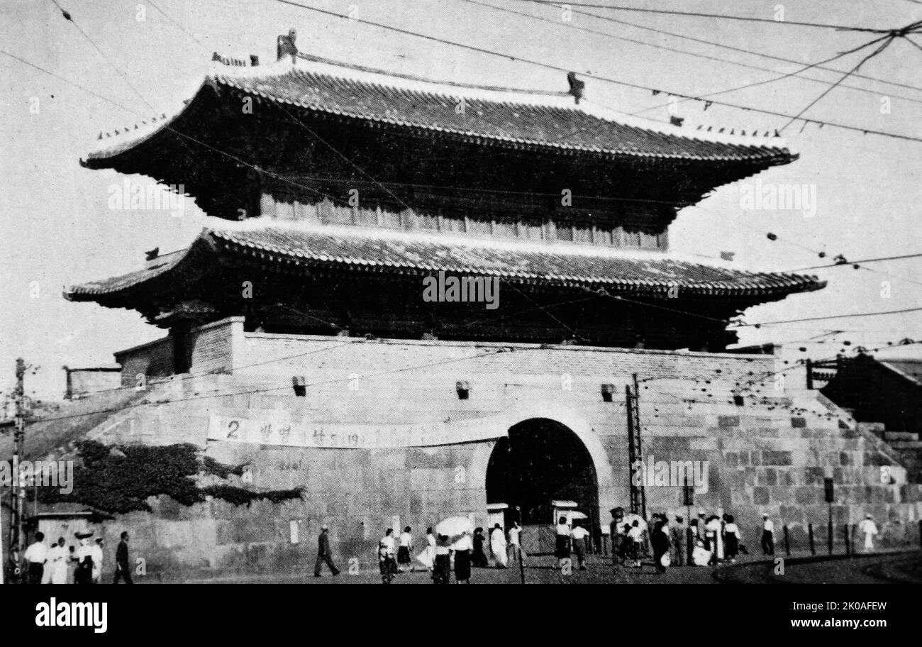 Es ist eines der acht Tore von Seoul in der Festungsmauer von Seoul, einem prominenten Wahrzeichen im Zentrum von Seoul, Südkorea. Stockfoto