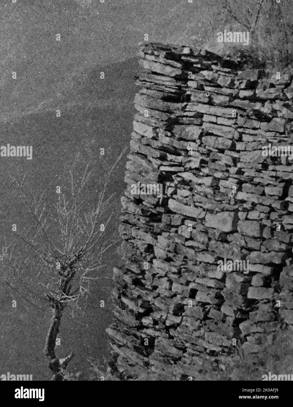 Die Festung Oguk befindet sich am Rande von Hoe-ryeong in Hamgyeong Bukdo, einer Region im Nordosten Nordkoreas. Es ist eine der sechs Festungen der Jurchen (Nuzhen auf Chinesisch, ?? Auf Koreanisch), der bis zum 17.. Jahrhundert in Nordostchina lebte, später als Mandschurei bekannt. Die Festungen stammen aus der Zeit, als sie diesen nördlichen Teil Koreas besetzten Stockfoto