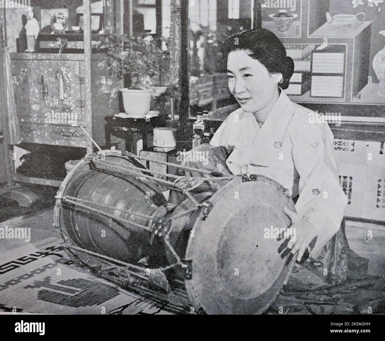 Es wird gesagt, dass es sich um die beliebteste Trommel in Korea handelt. Die Jang-gu war damals in der Popmusik und bei Festivals sehr positiv. Stockfoto