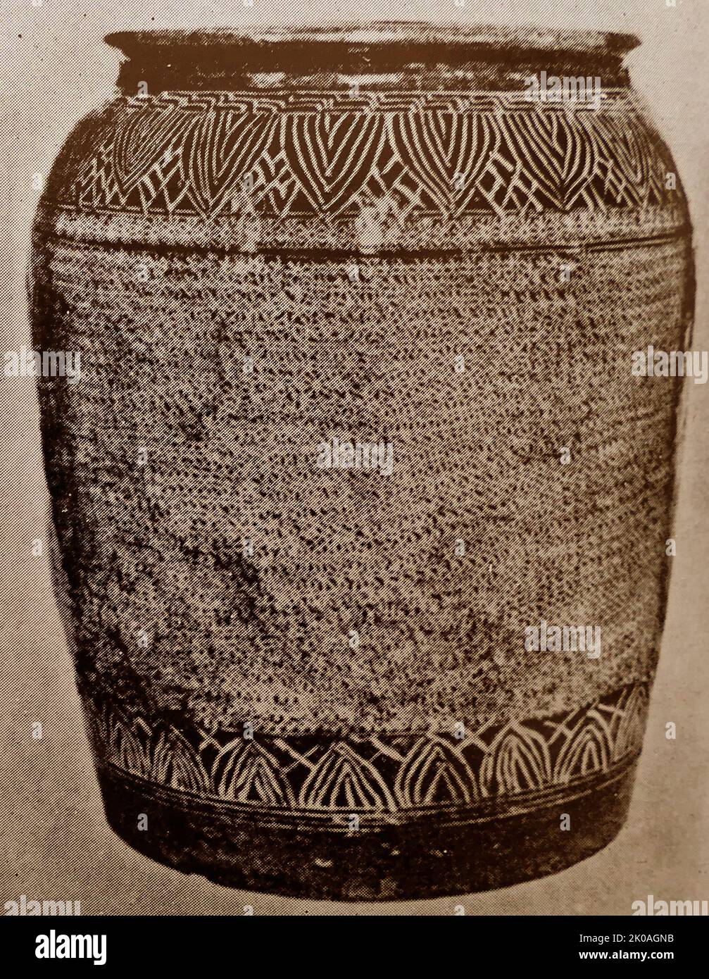Ein koreanisches Glas aus der Joseon-Dynastie. Punchong-Ware; gestempelte Dekoration gefüllt mit weißem Slip. Aus der Zeit der Joseon-Dynastie (1392 - 1910) Stockfoto