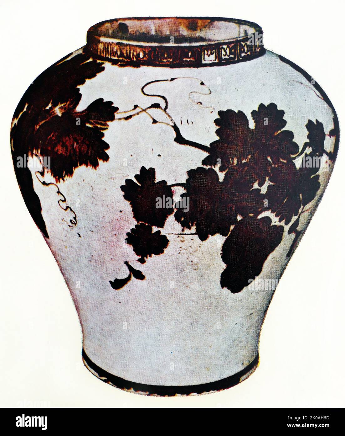 Cremefarbene Porzellan-Lebensmittel-Glas in Unterglasur Eisen gemalt. Aus der Zeit der Joseon-Dynastie (1392 - 1910) Stockfoto