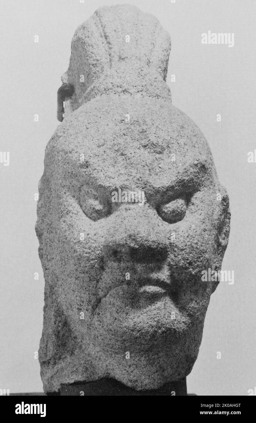 Skulptur des Kopfes von Vajrapani aus dem 8.. Jahrhundert Unified Silla, Korea aus Granit. Aus der Zeit von Unified Silla (668 - 935) Stockfoto