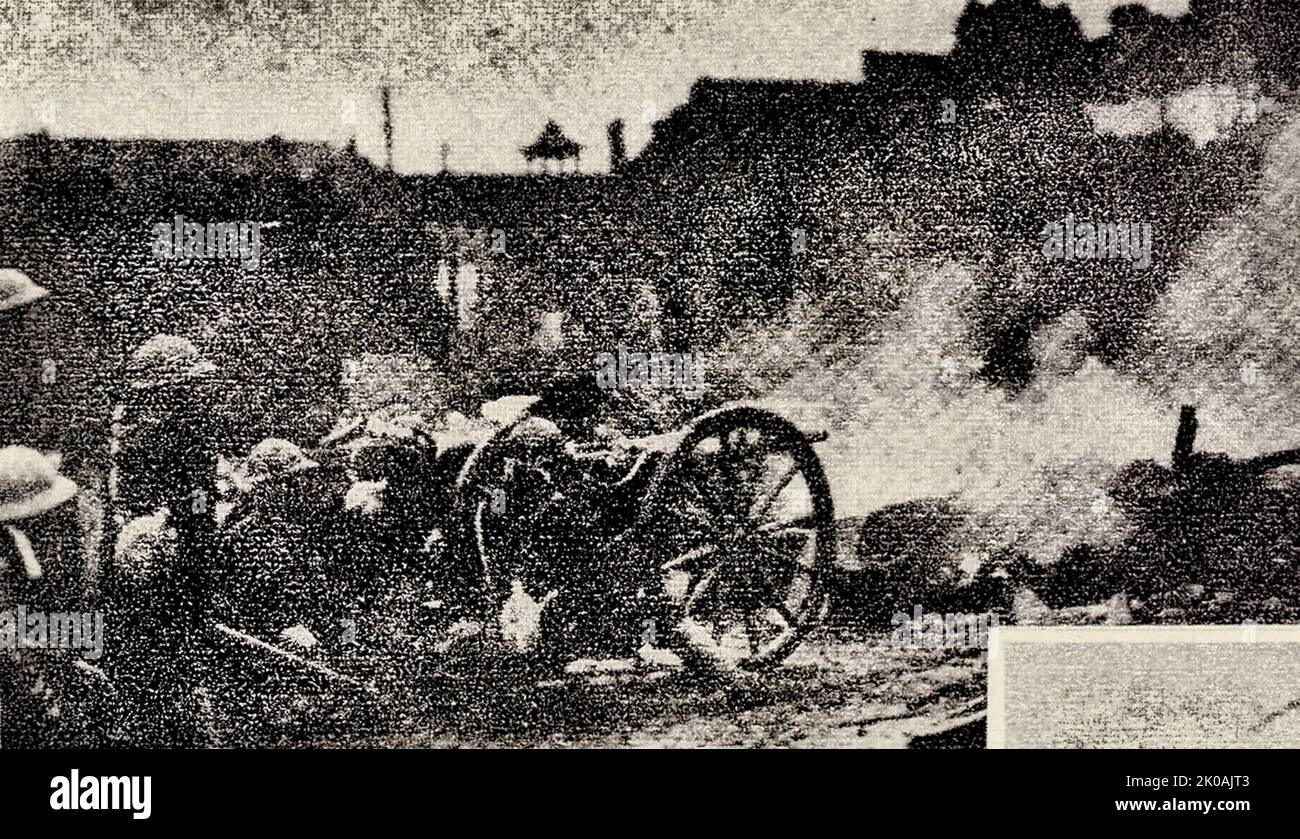 Japanische Artillerie feuert an chinesischen Zhabei-Fronten. Dies geschah während der Schlacht von Shanghai. Die Schlacht von Shanghai war die erste der zweiundzwanzig großen Engagements zwischen der Nationalen Revolutionären Armee der Republik China und der Kaiserlichen Japanischen Armee des Kaiserreichs Japan zu Beginn des Zweiten Chinesisch-Japanischen Krieges. Stockfoto