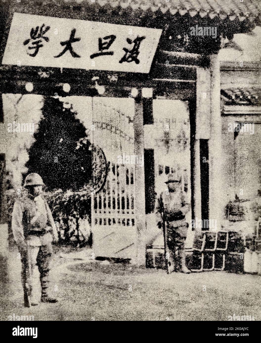 Die japanische Armee besetzt den Campus von Jiangwan der Fudan Universität Stockfoto